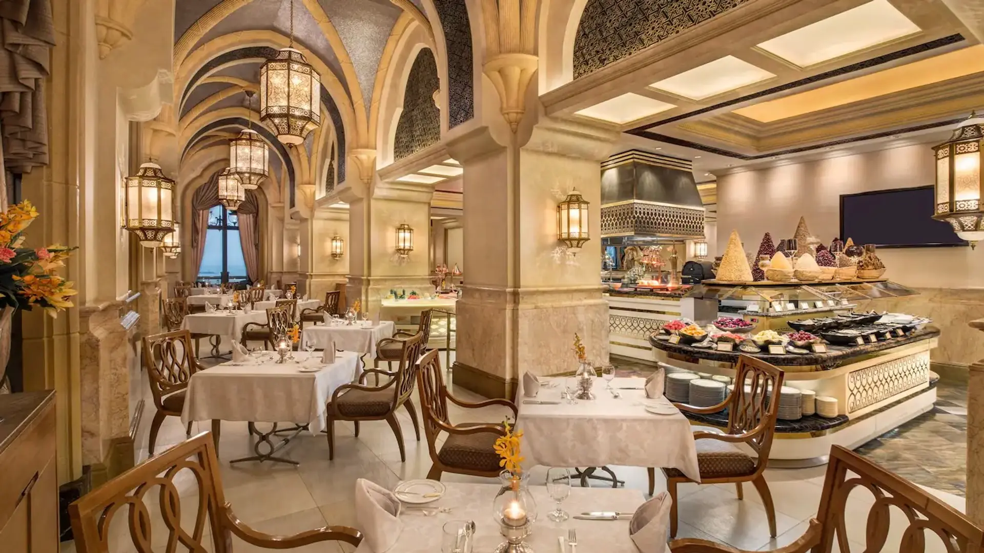 Hotel review Restaurants & Bars' - Emirates Palace Mandarin Oriental Abu Dhabi - 3