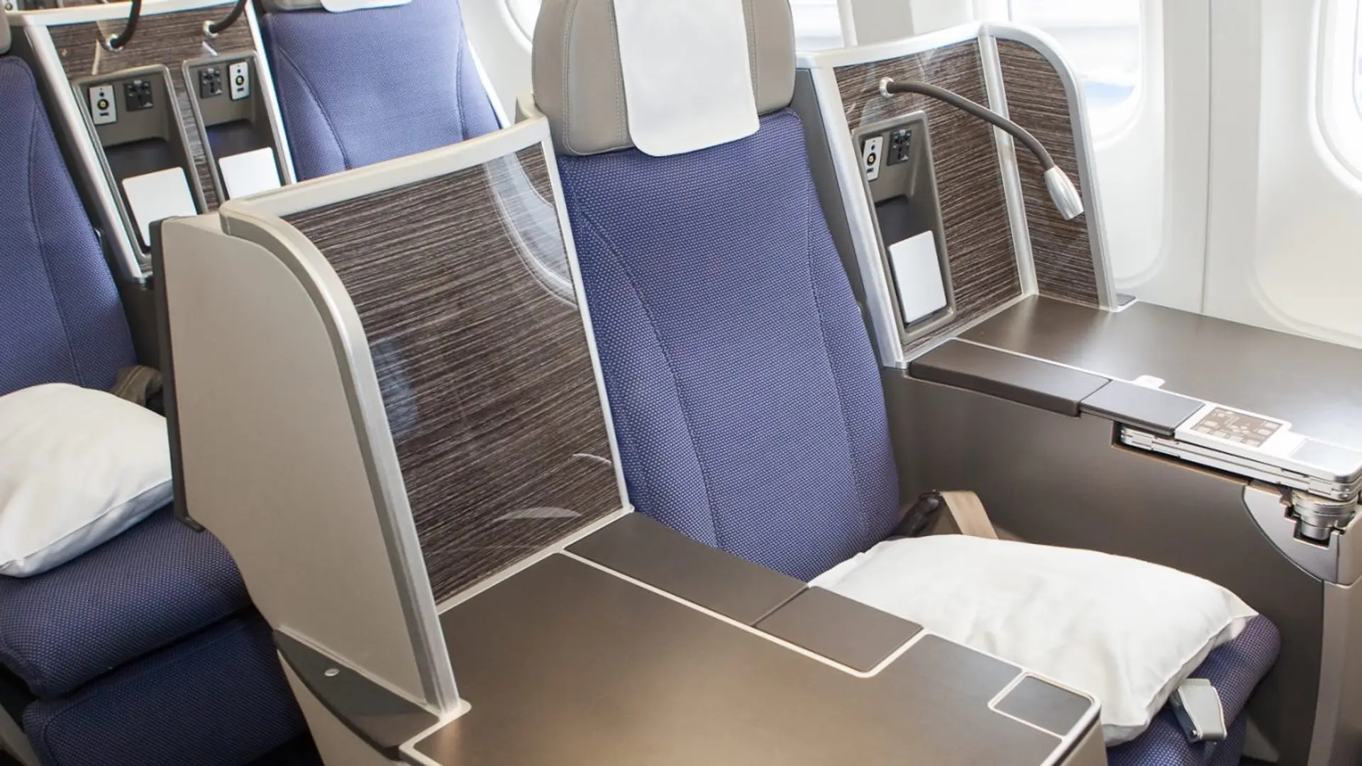 Airline review Cabin & Seat - Brussels Airlines - 6