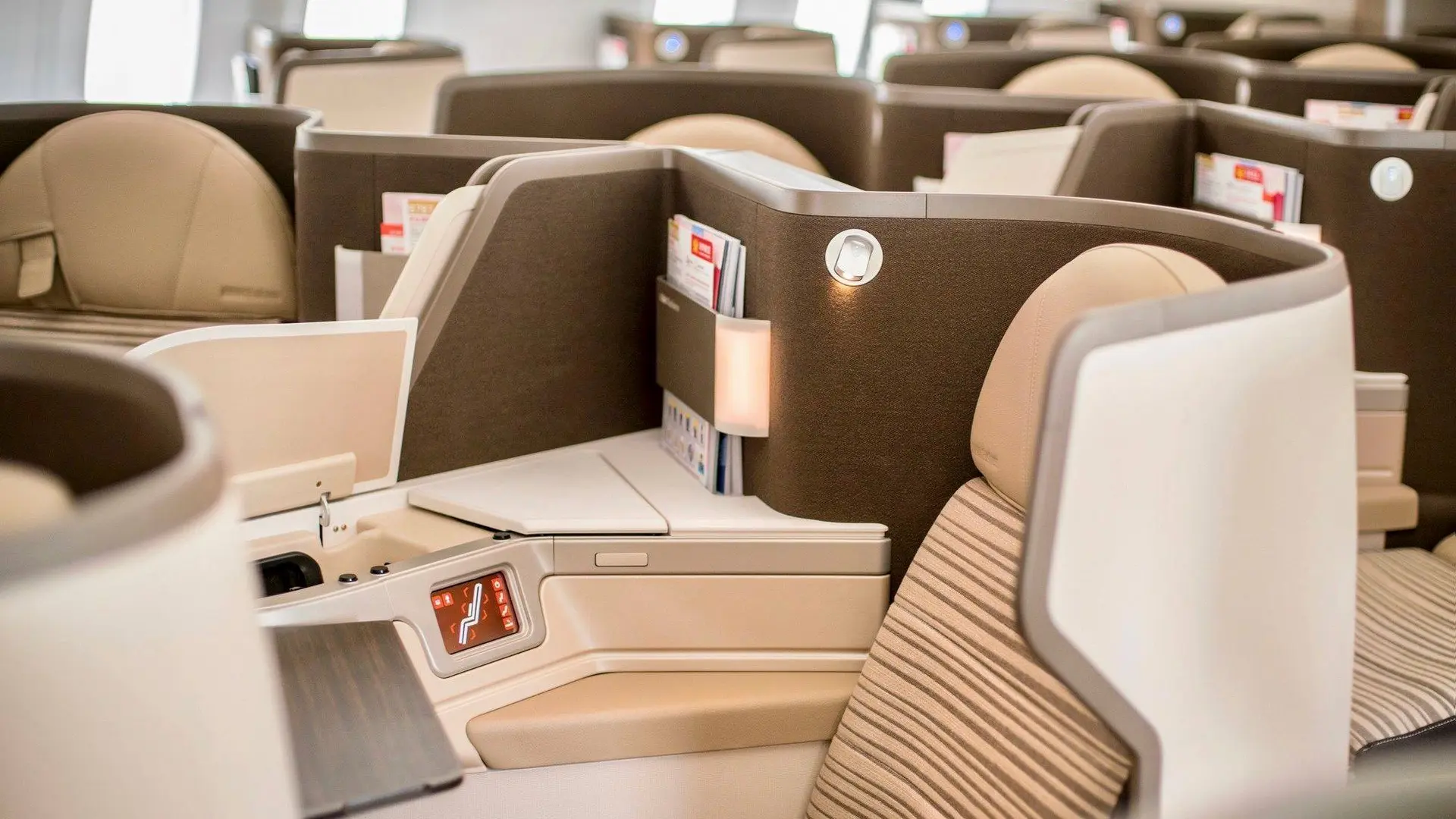 Airline review Cabin & Seat - Hainan Airlines - 4