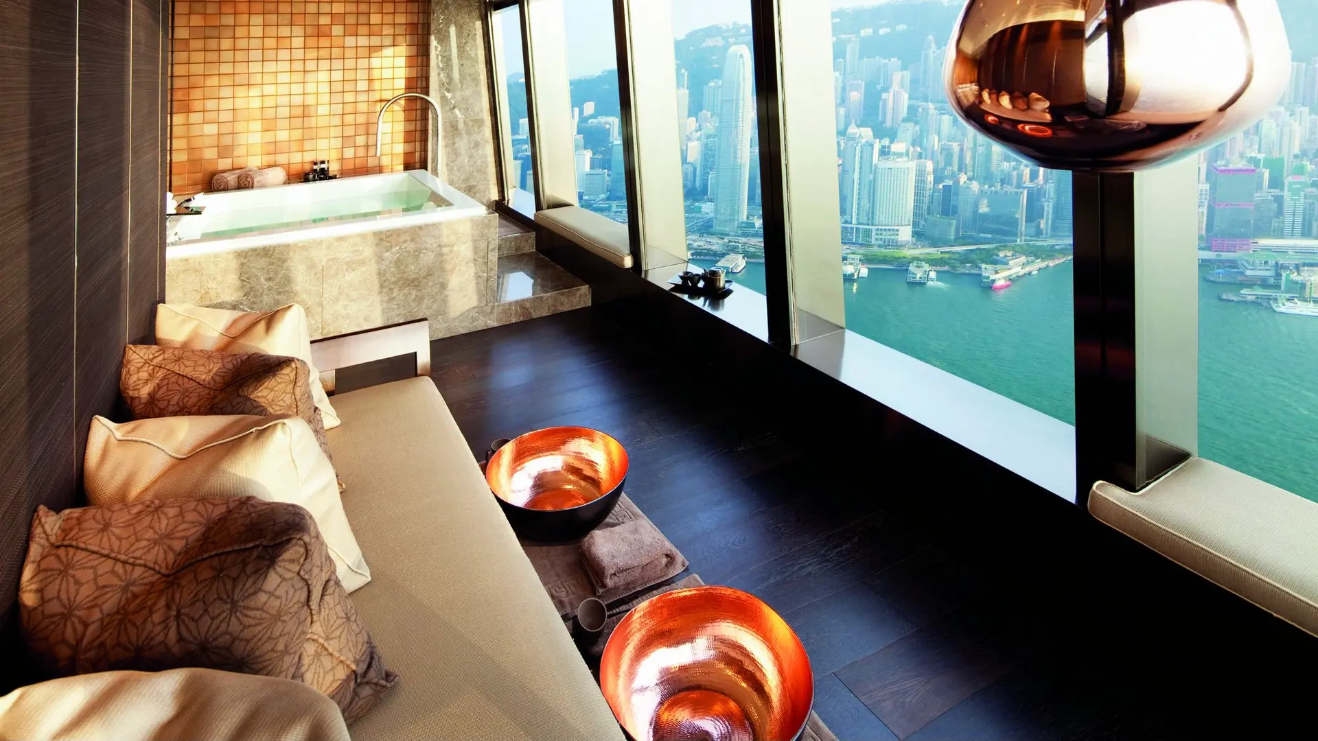 Hotel review Service & Facilities' - The Ritz-Carlton Hong Kong - 1