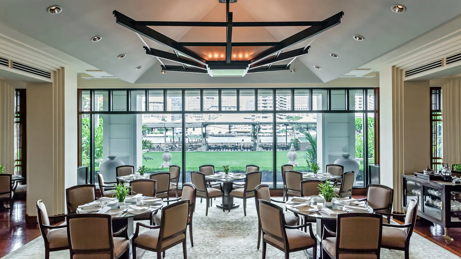 Hotel review Restaurants & Bars' - The Peninsula Bangkok - 0
