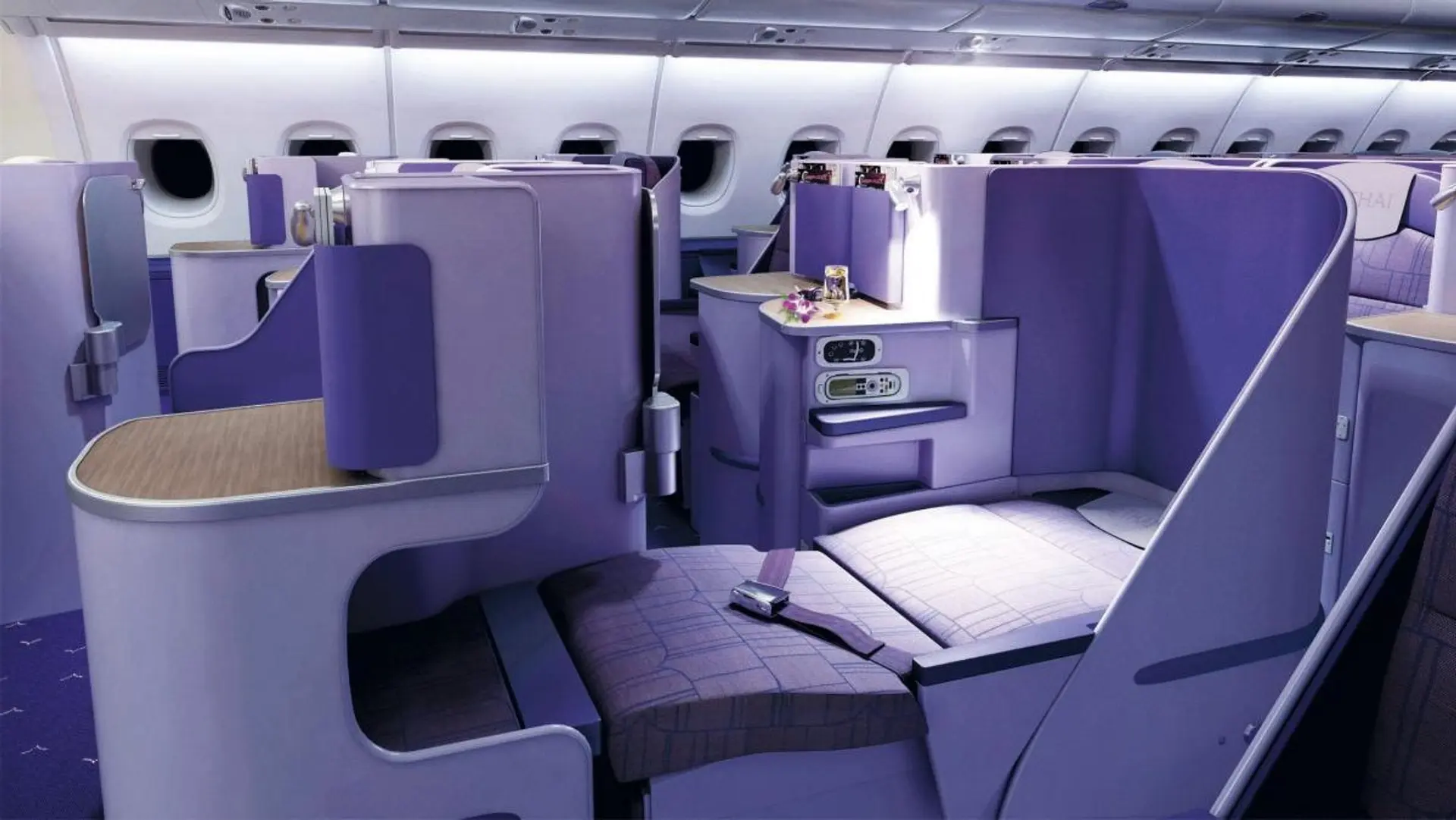 Airline review Cabin & Seat - Thai Airways - 4