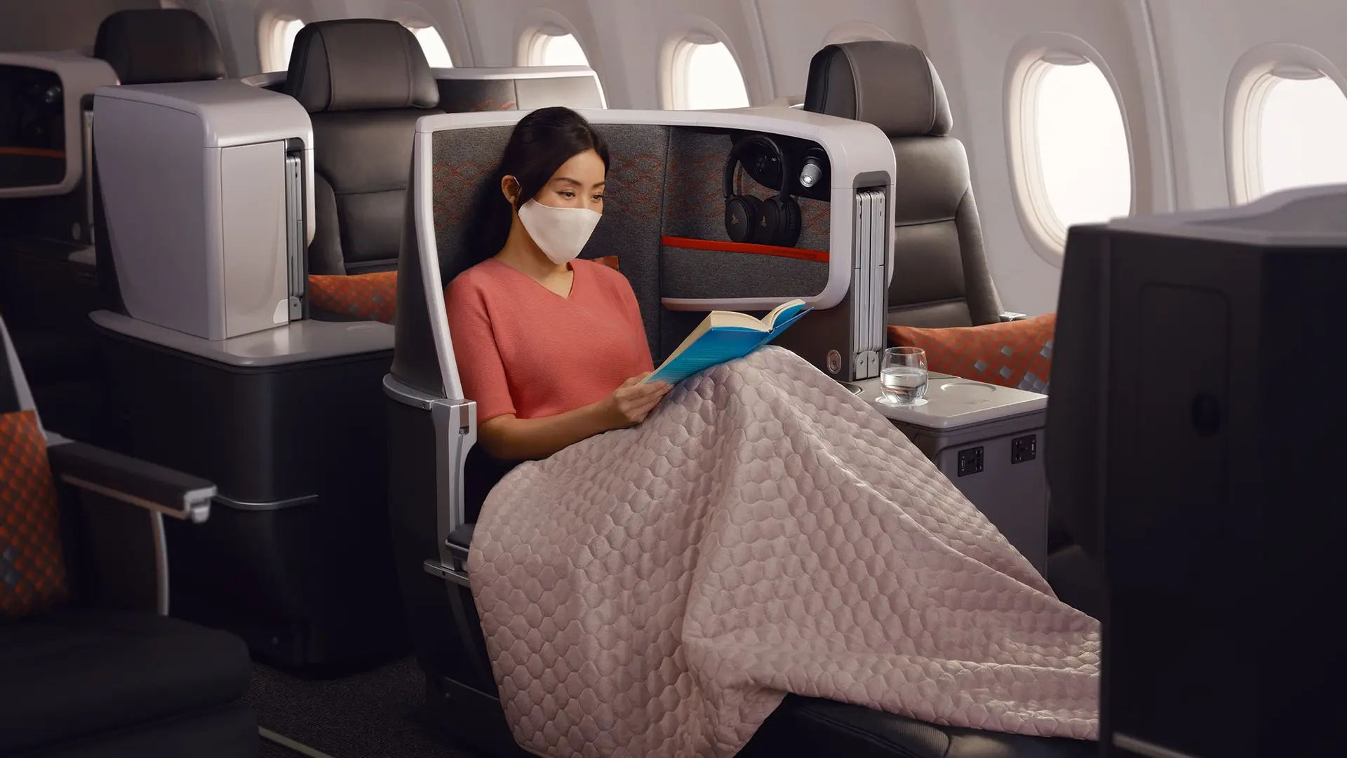 Airlines News - Singapore Airlines unveils a new Business Class flat-bed for its short-haul aircraft