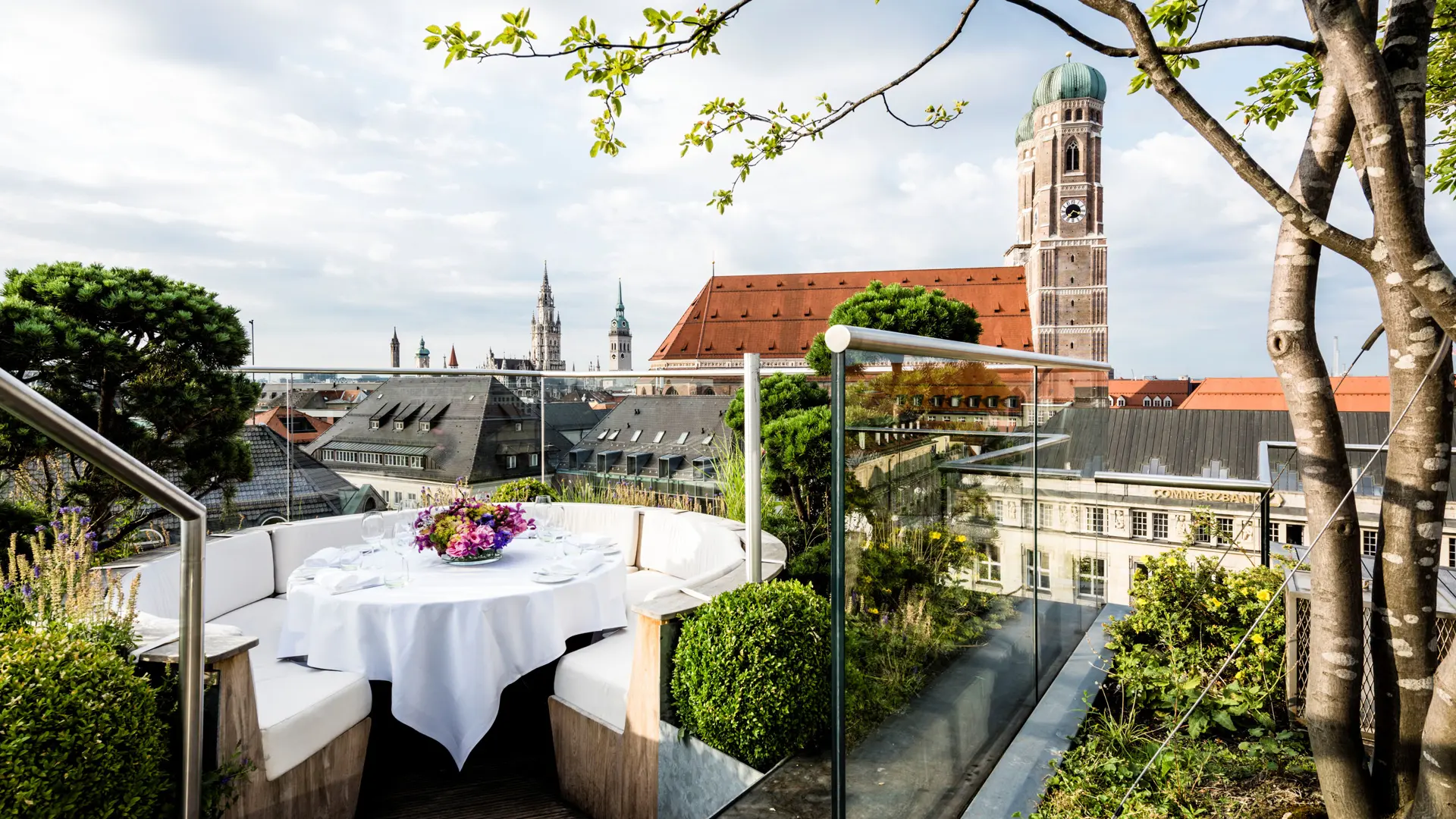 Hotel review Restaurants & Bars' - Bayerischer Hof - 3
