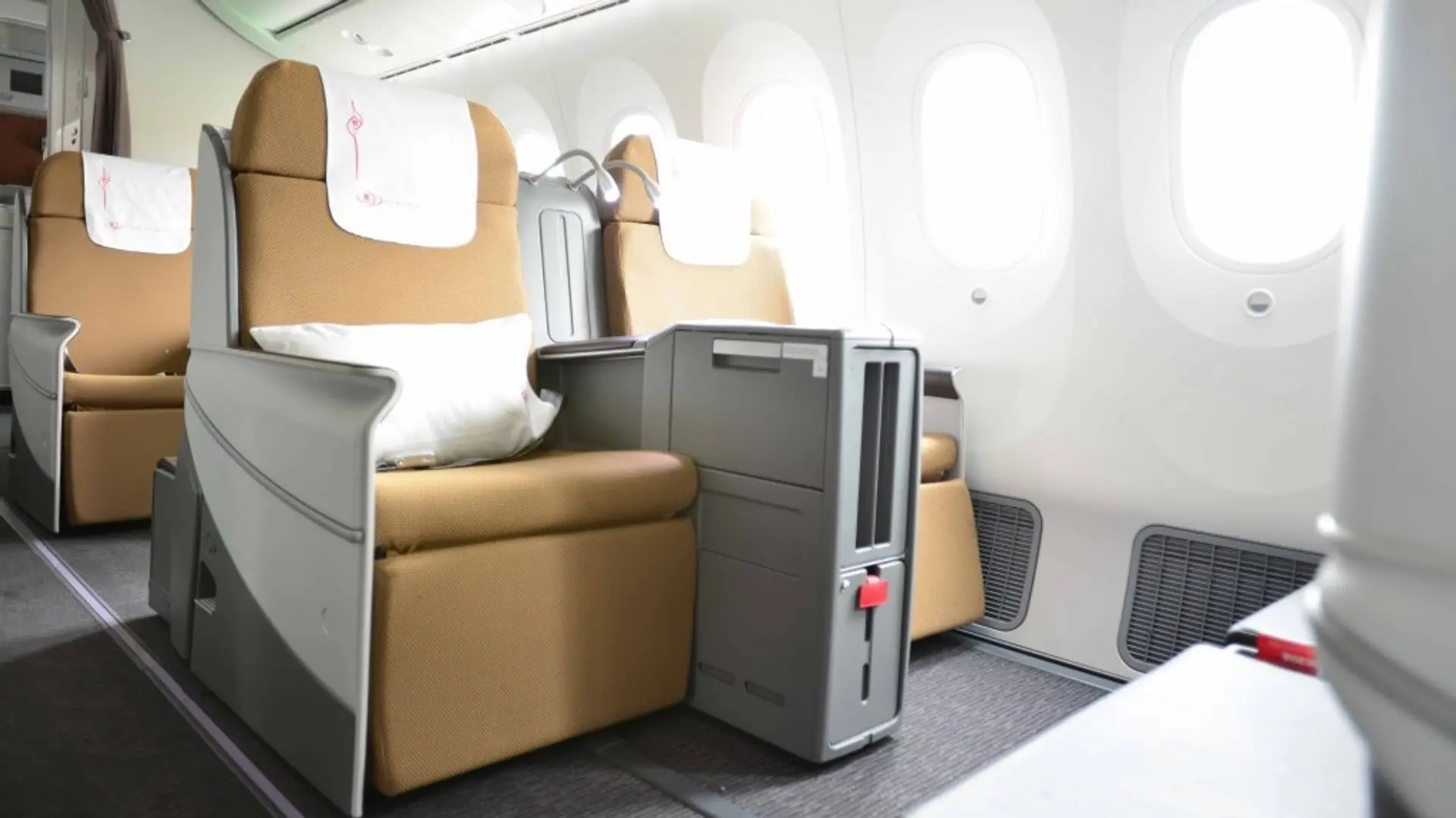 Airline review Cabin & Seat - Kenya Airways - 0