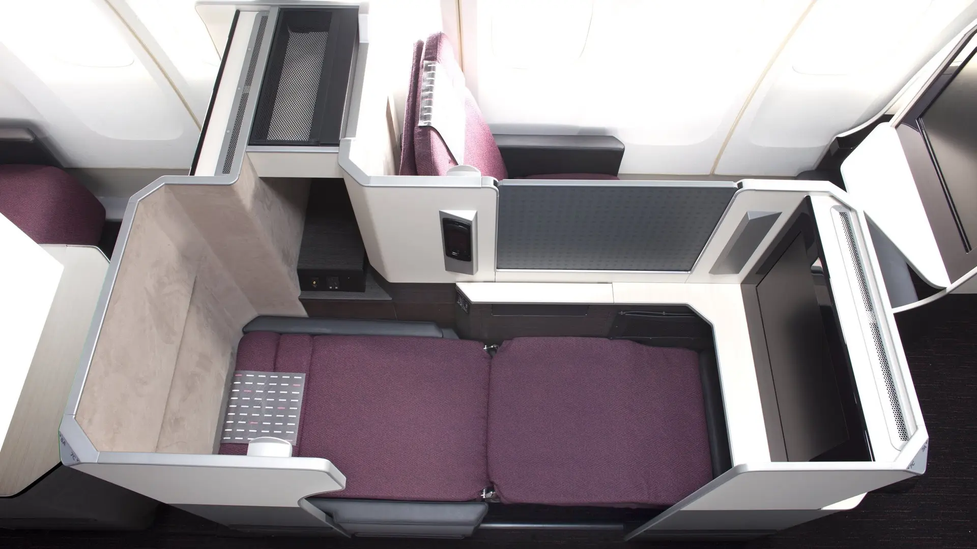 Airline review Cabin & Seat - Japan Airlines - 1