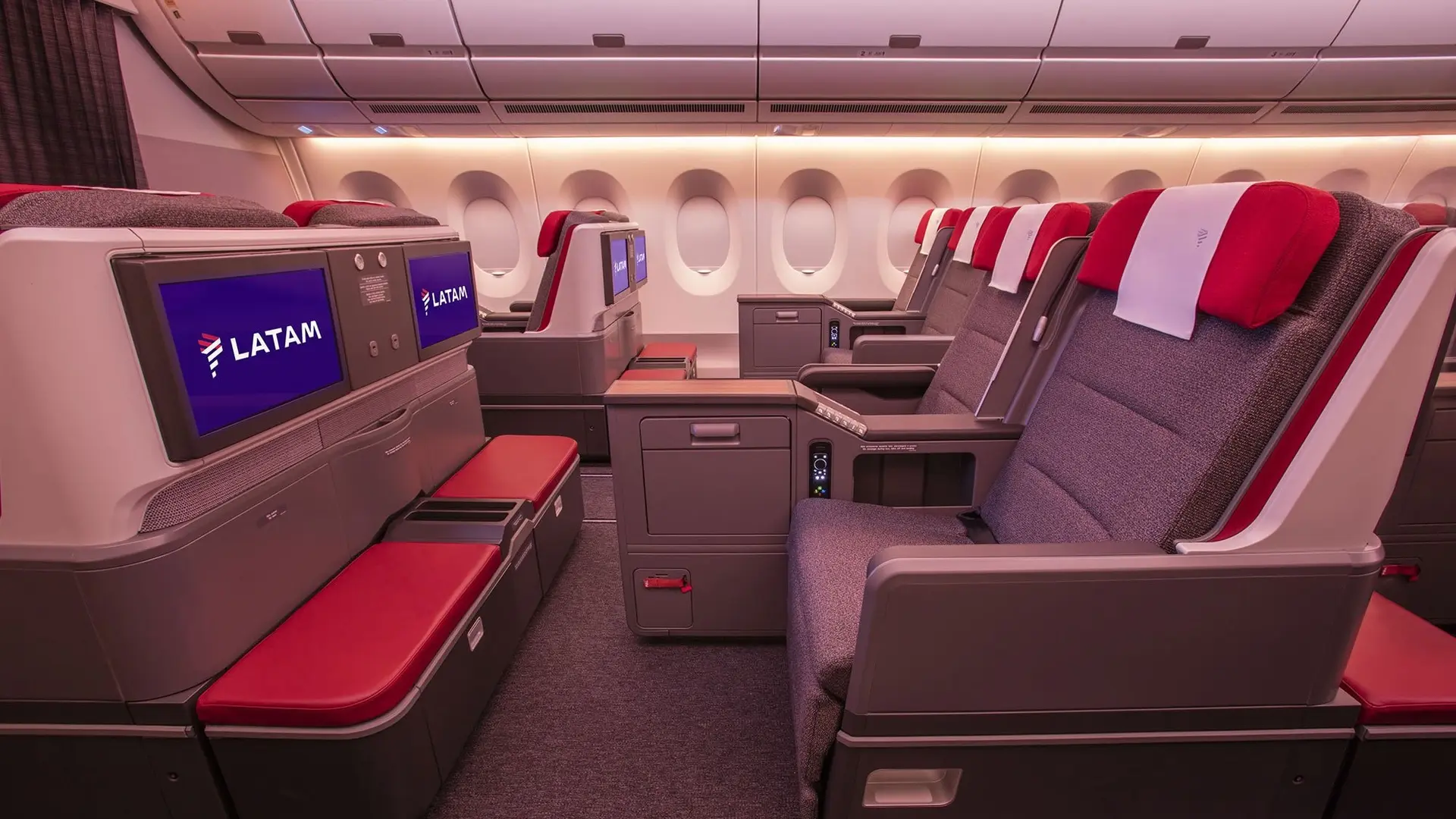 Airline review Cabin & Seat - LATAM Airlines - 9