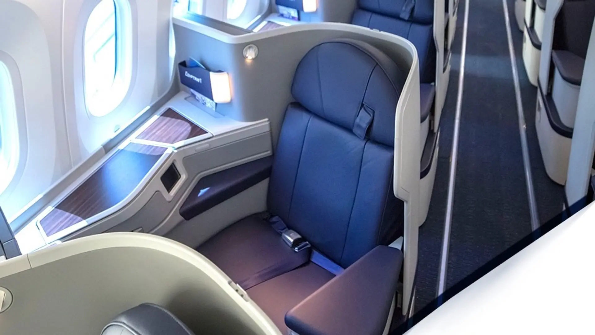 Airline review Cabin & Seat - Egyptair - 0