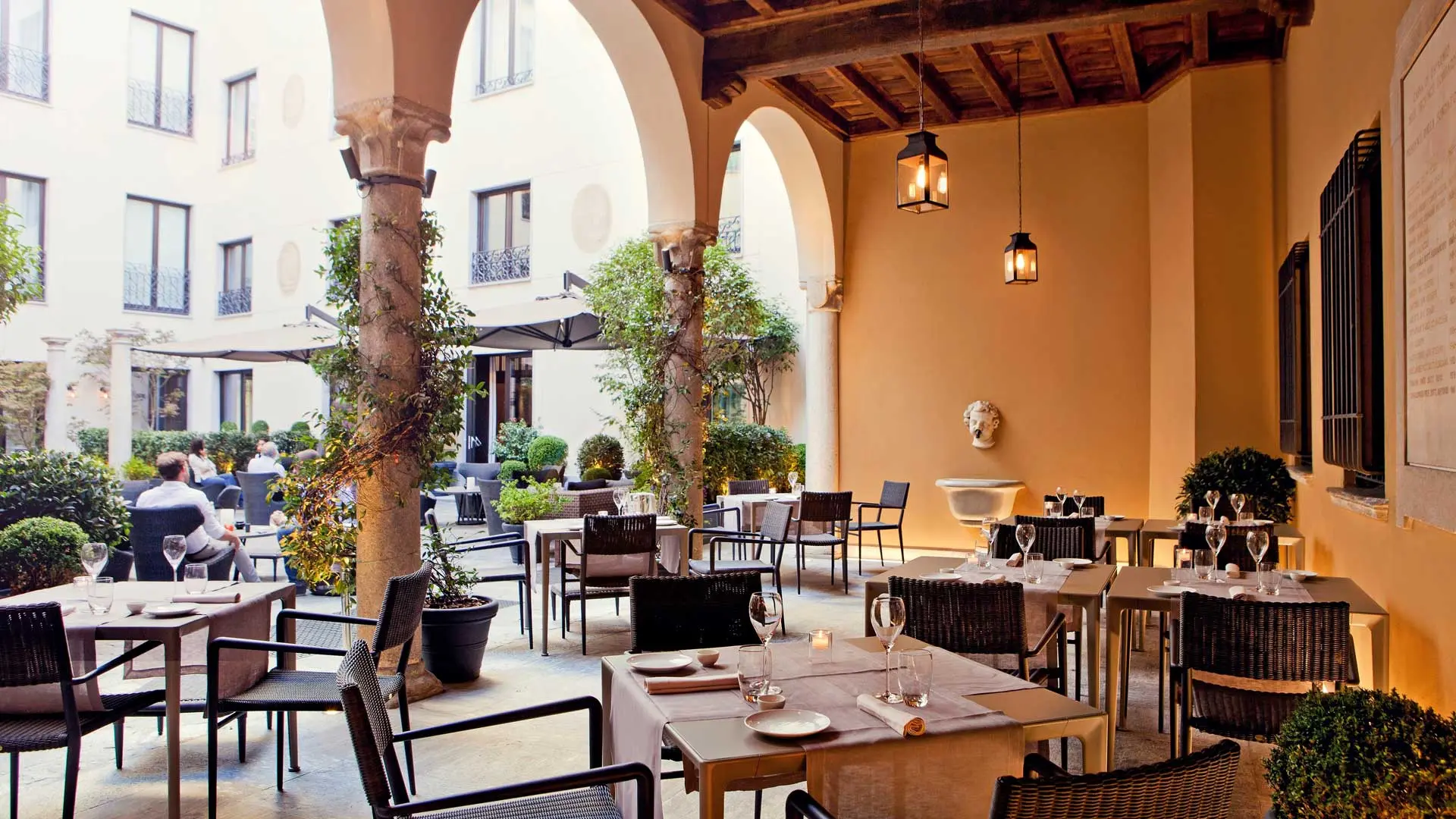 Hotel review Restaurants & Bars' - Mandarin Oriental Milan - 3