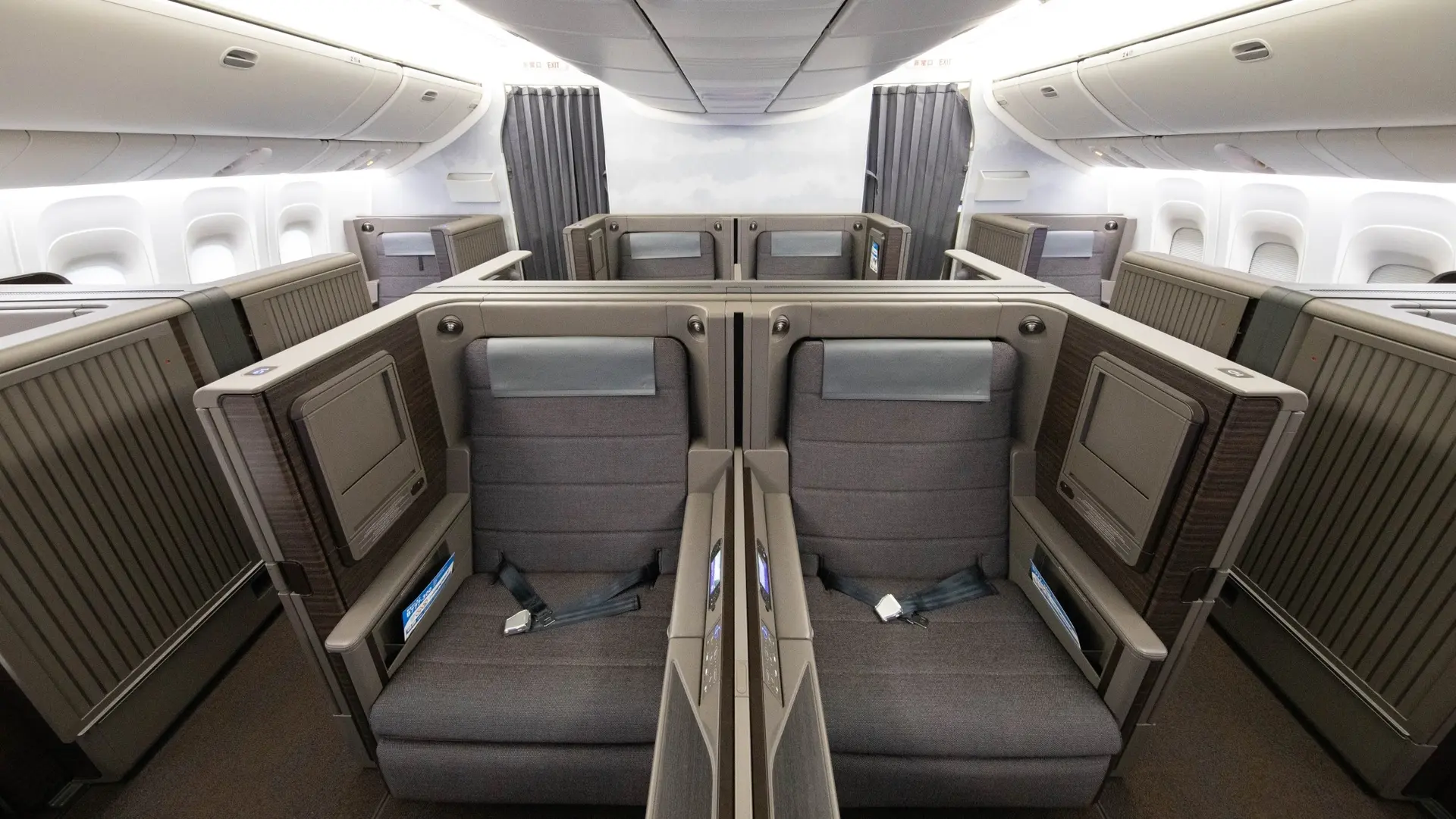 Airline review Cabin & Seat - ANA - 6