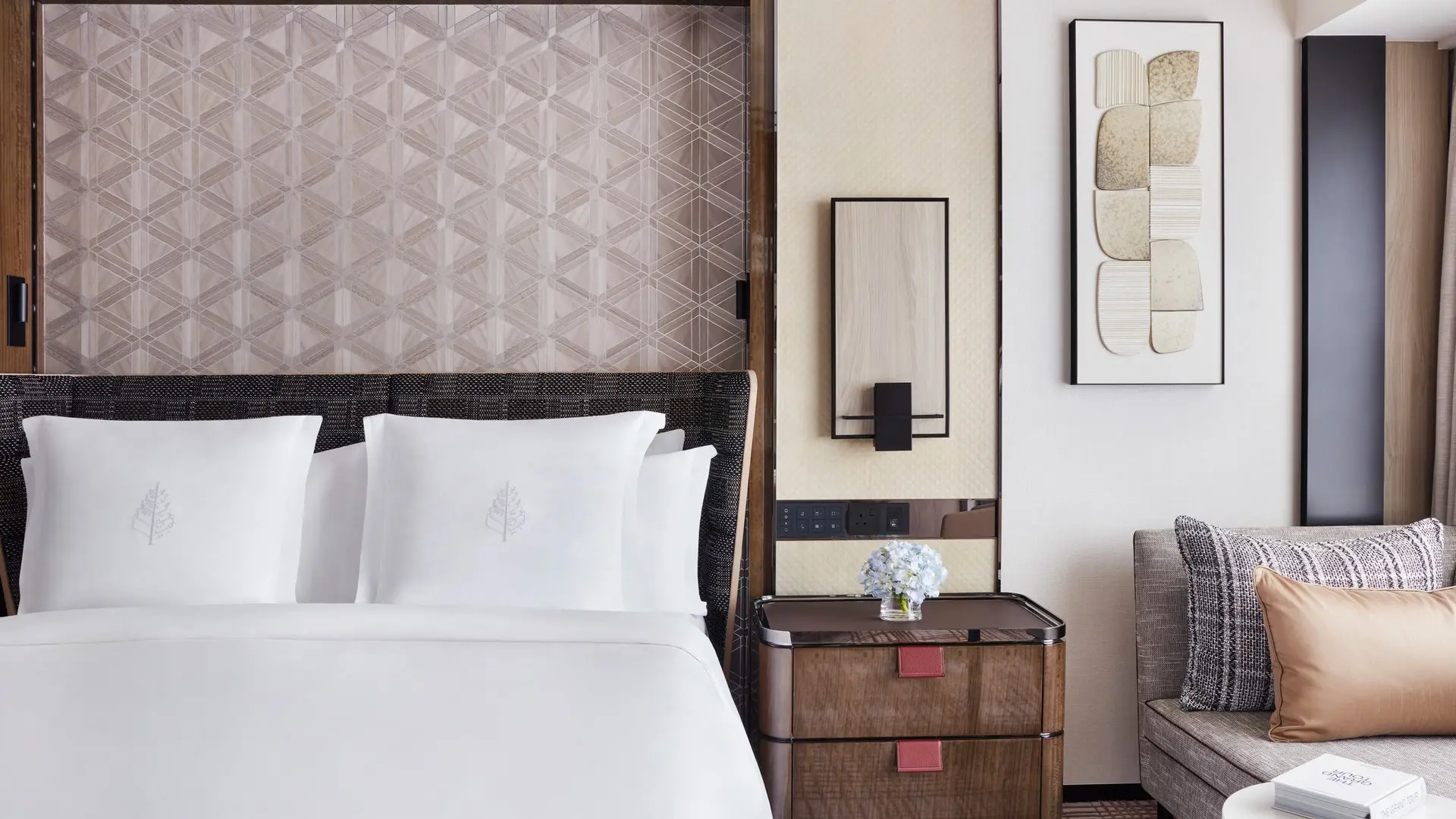 Hotel review Accommodation' - Four Seasons Hotel Hong Kong - 0