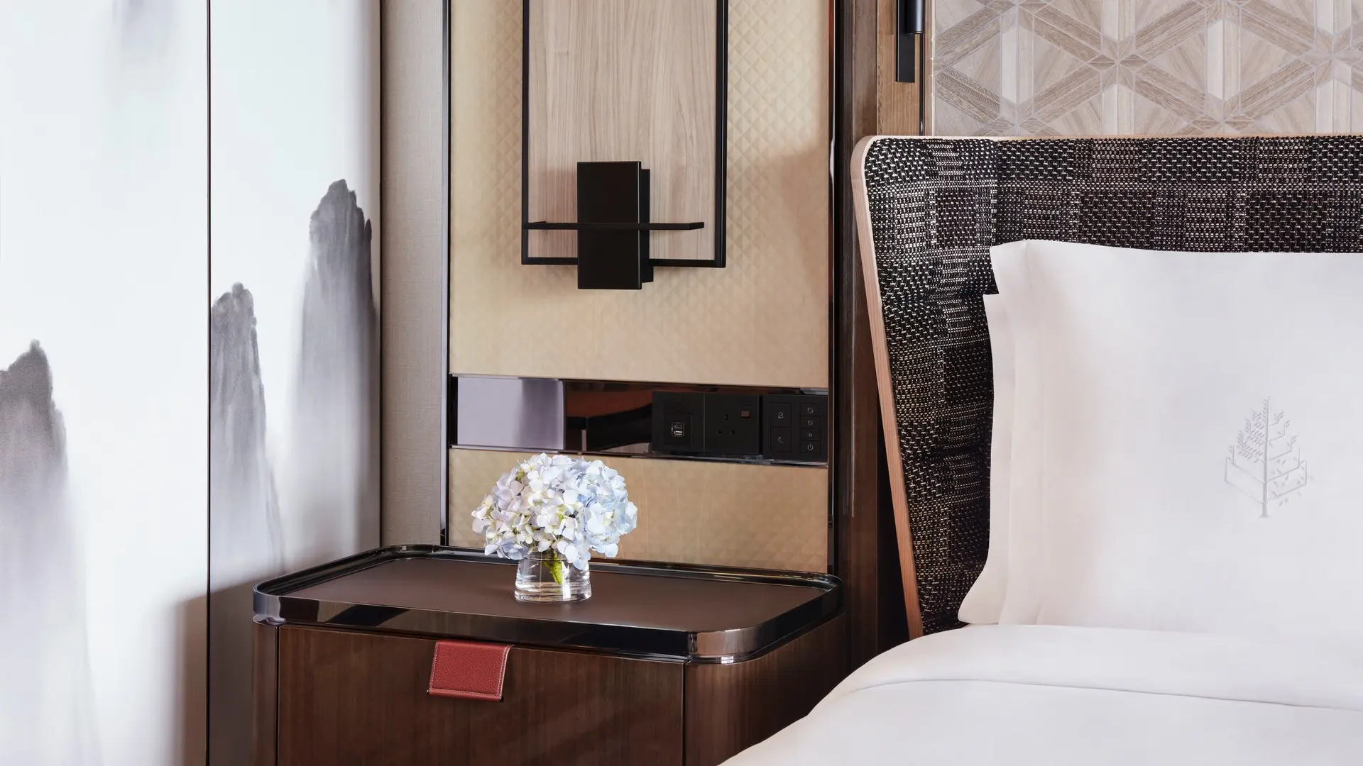 Hotel review Accommodation' - Four Seasons Hotel Hong Kong - 1