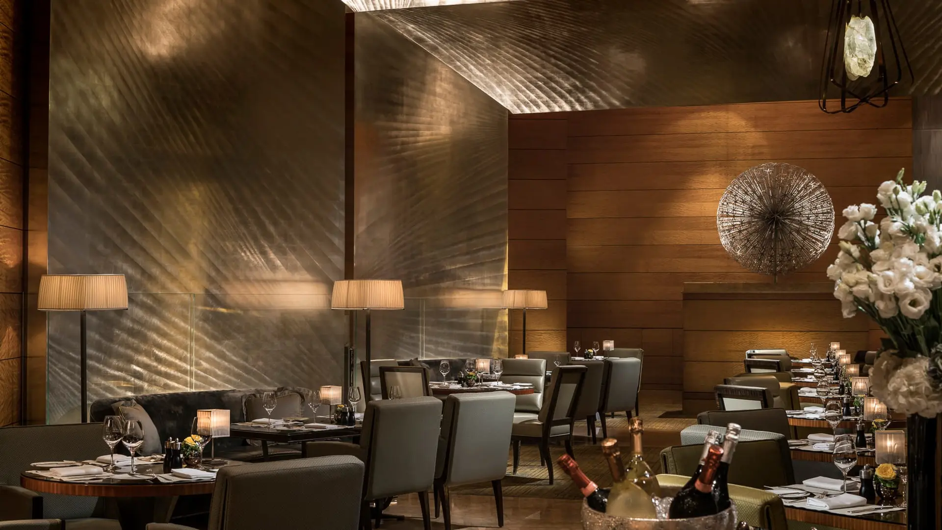 Hotel review Restaurants & Bars' - Four Seasons Hotel Hong Kong - 5