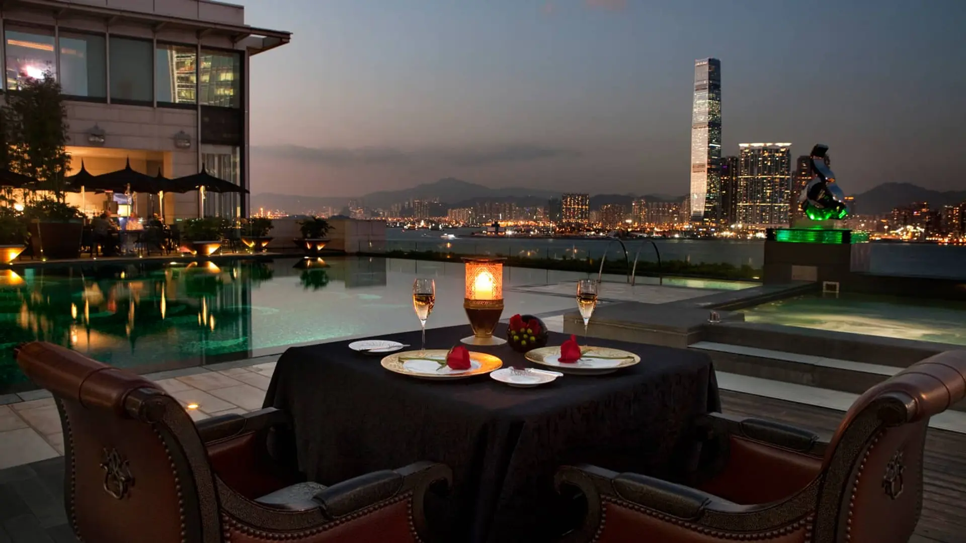 Hotel review Location' - Four Seasons Hotel Hong Kong - 2