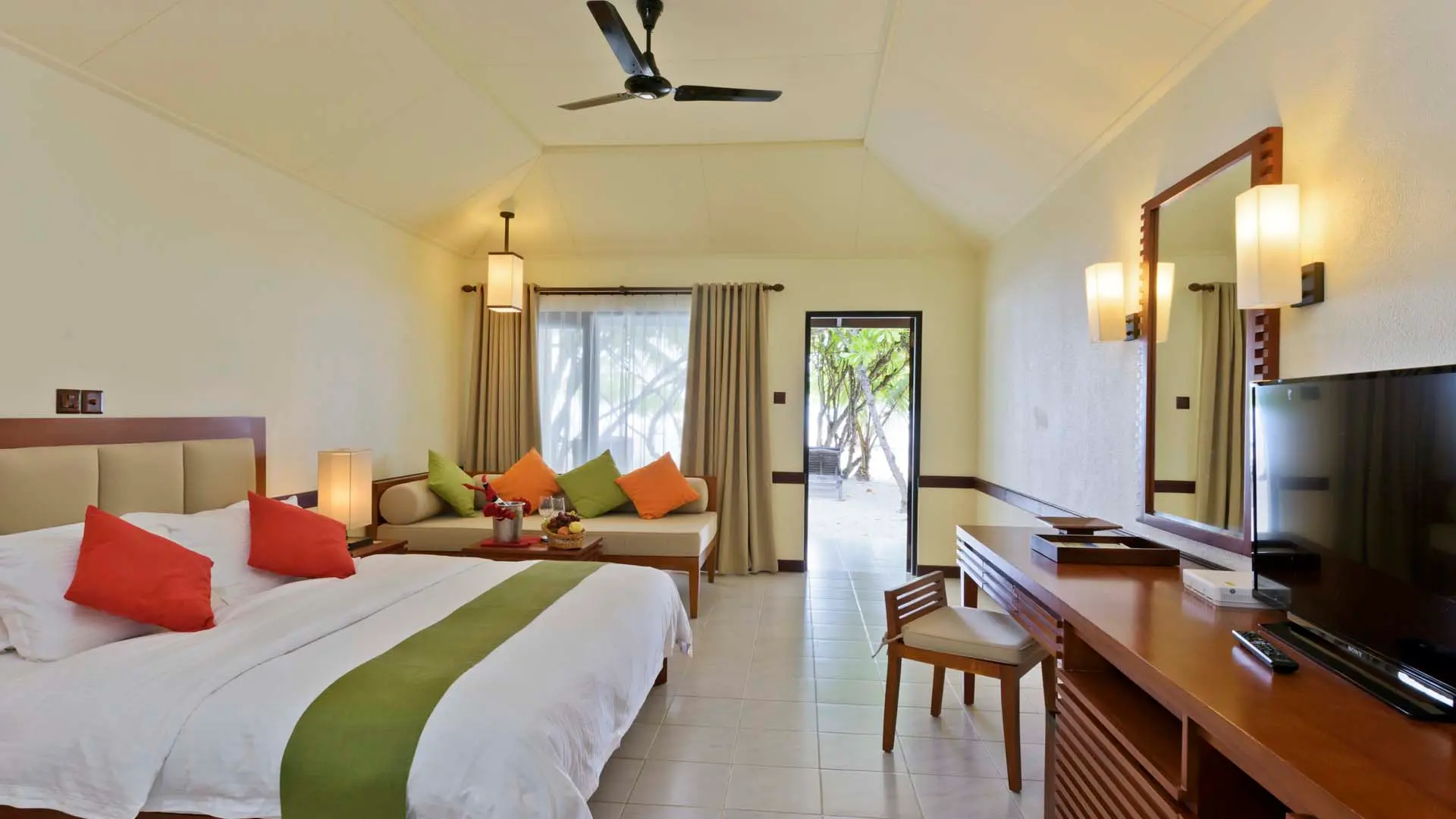 Hotel review Accommodation' - Paradise Island Resort & Spa - 0