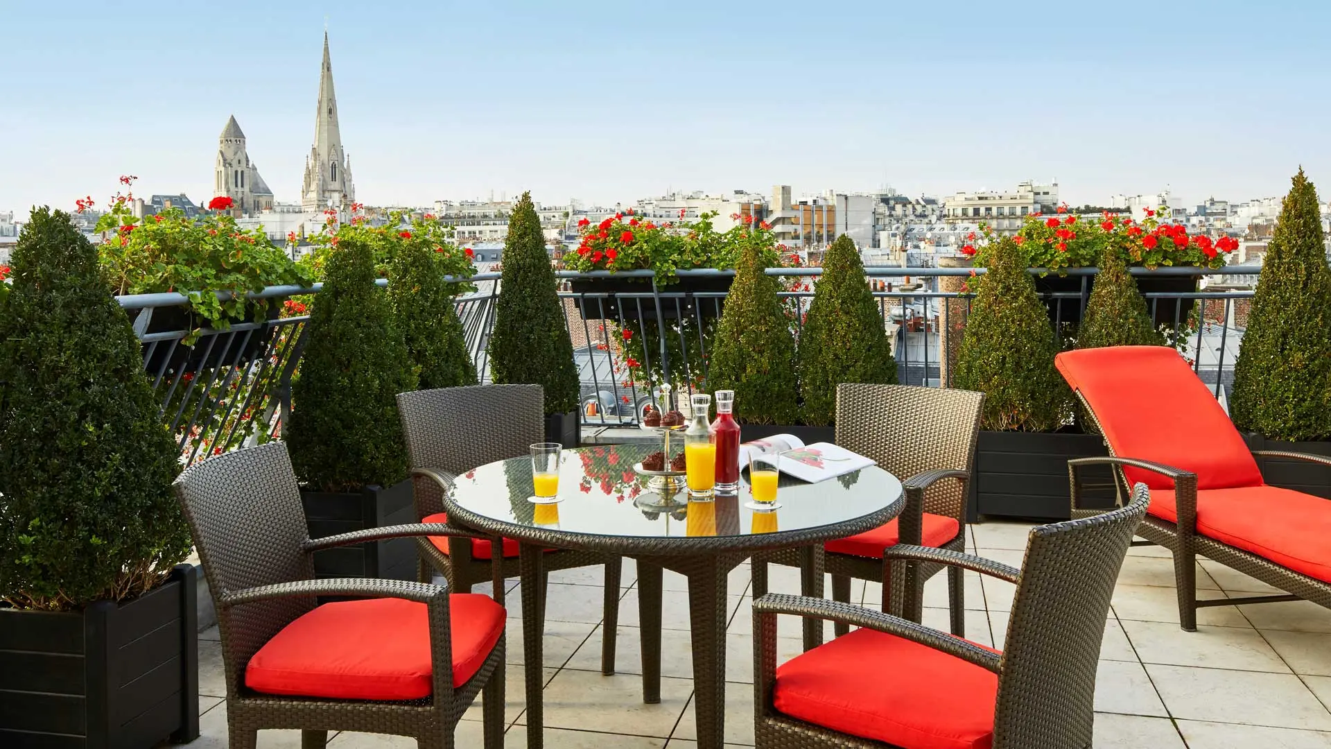 Hotel review Location' - Hôtel Plaza Athénée Paris - 2