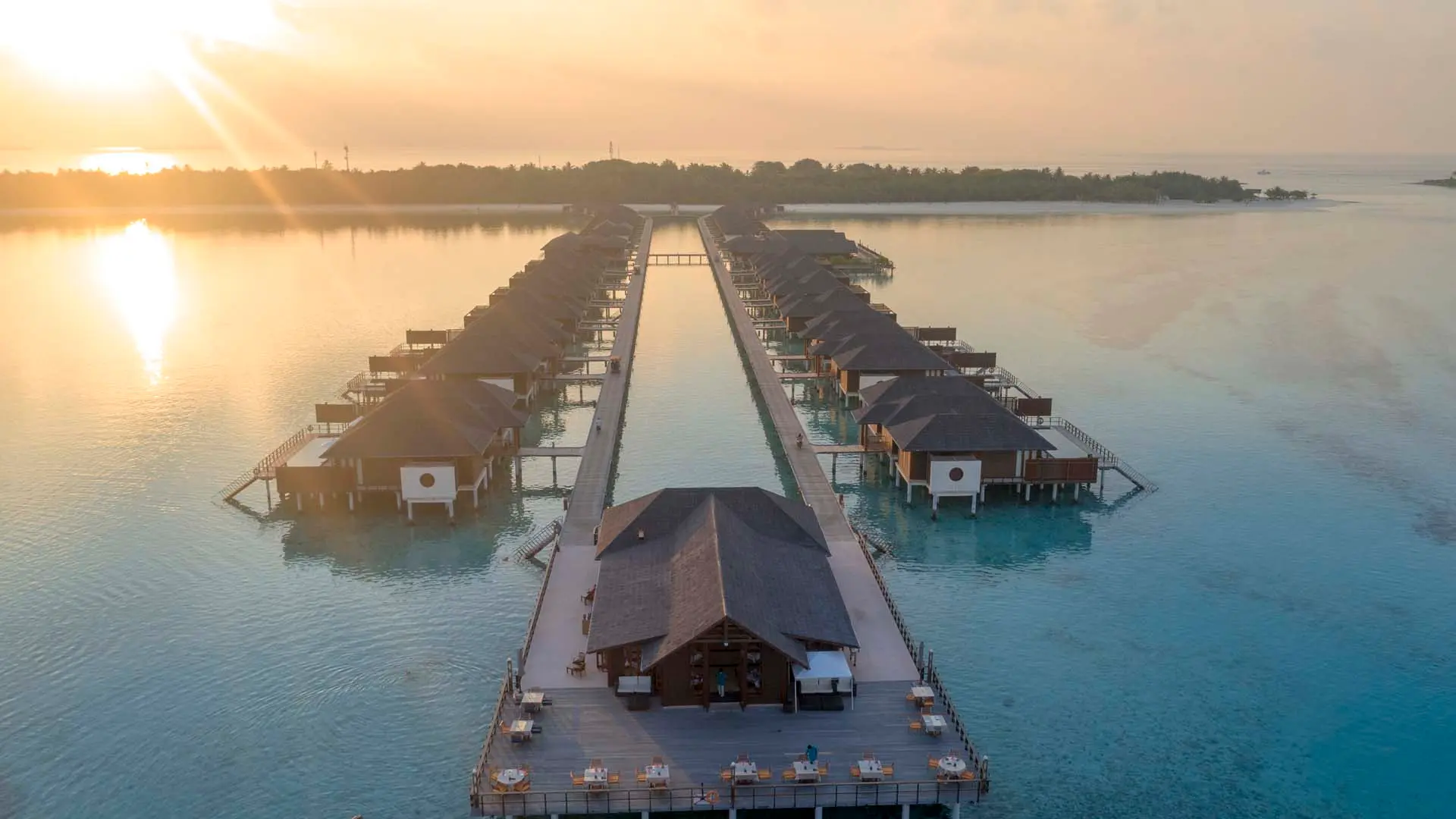 Hotel review Location' - Paradise Island Resort & Spa - 3