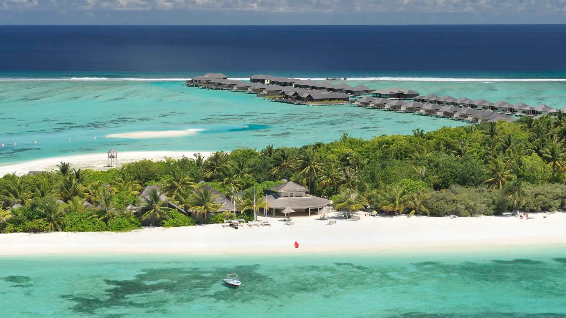 Hotel review Location' - Paradise Island Resort & Spa - 5