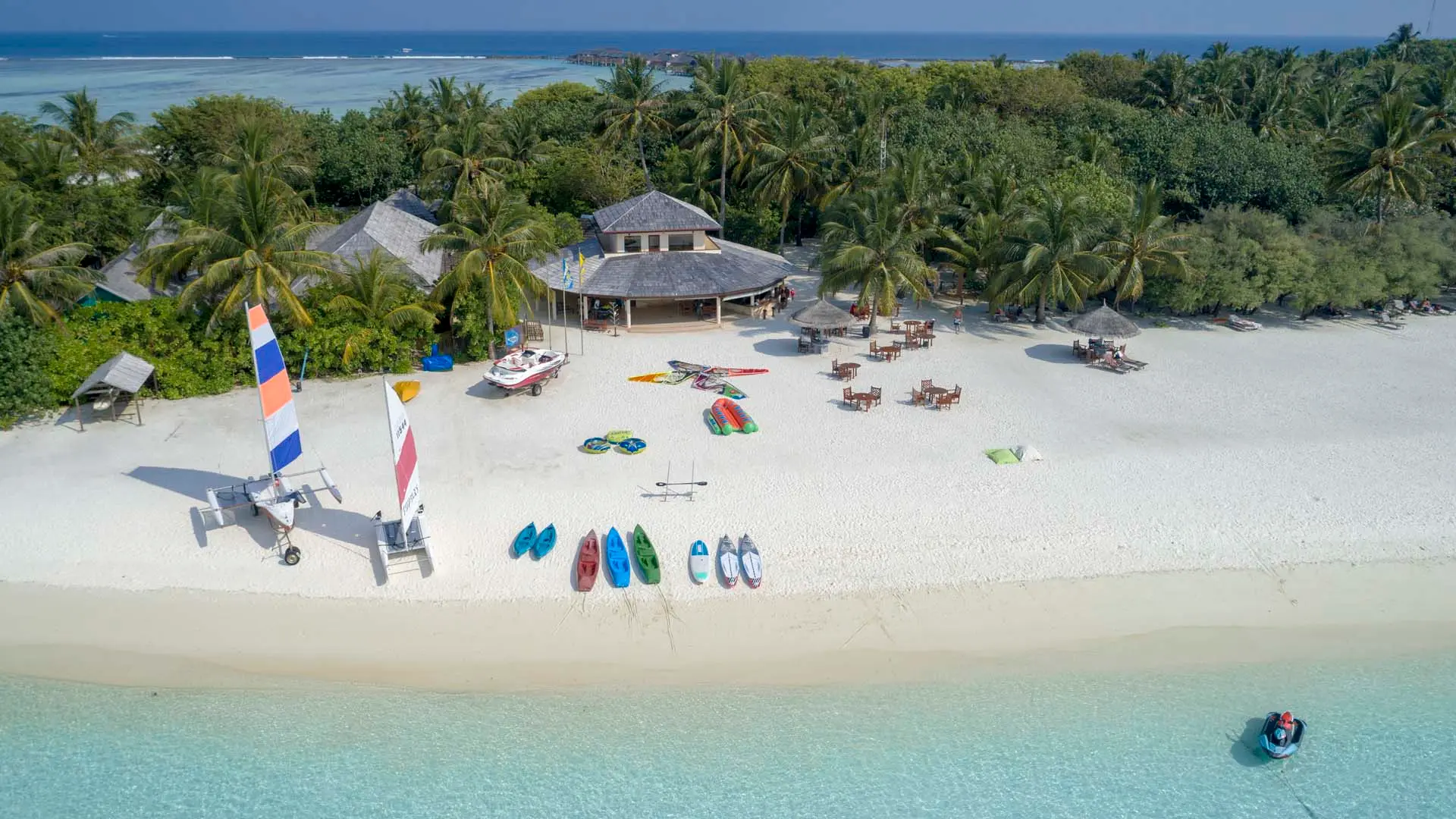 Hotel review Location' - Paradise Island Resort & Spa - 6