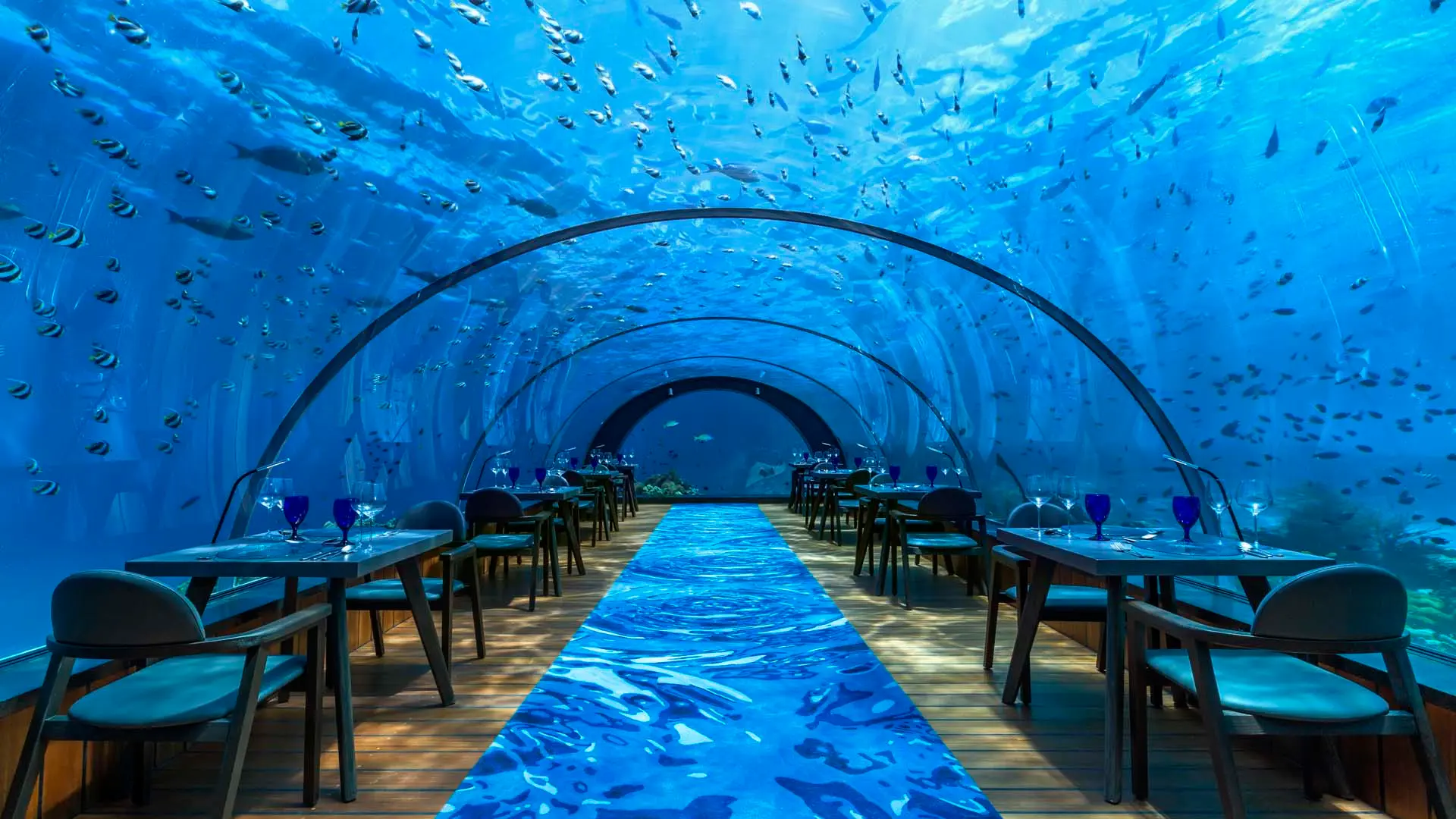 Undersea Restaurant - Hurawahli Island Resort 