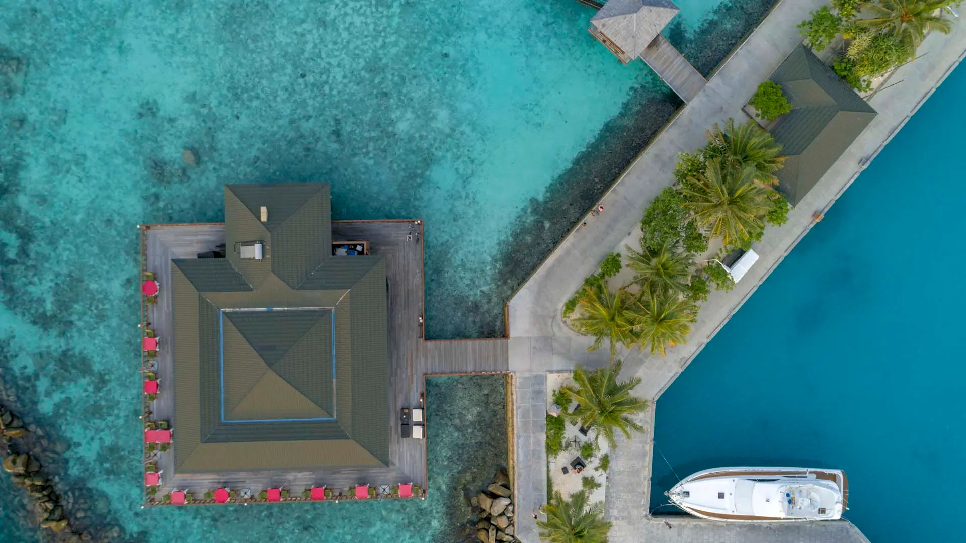 Hotel review Restaurants & Bars' - Paradise Island Resort & Spa - 1