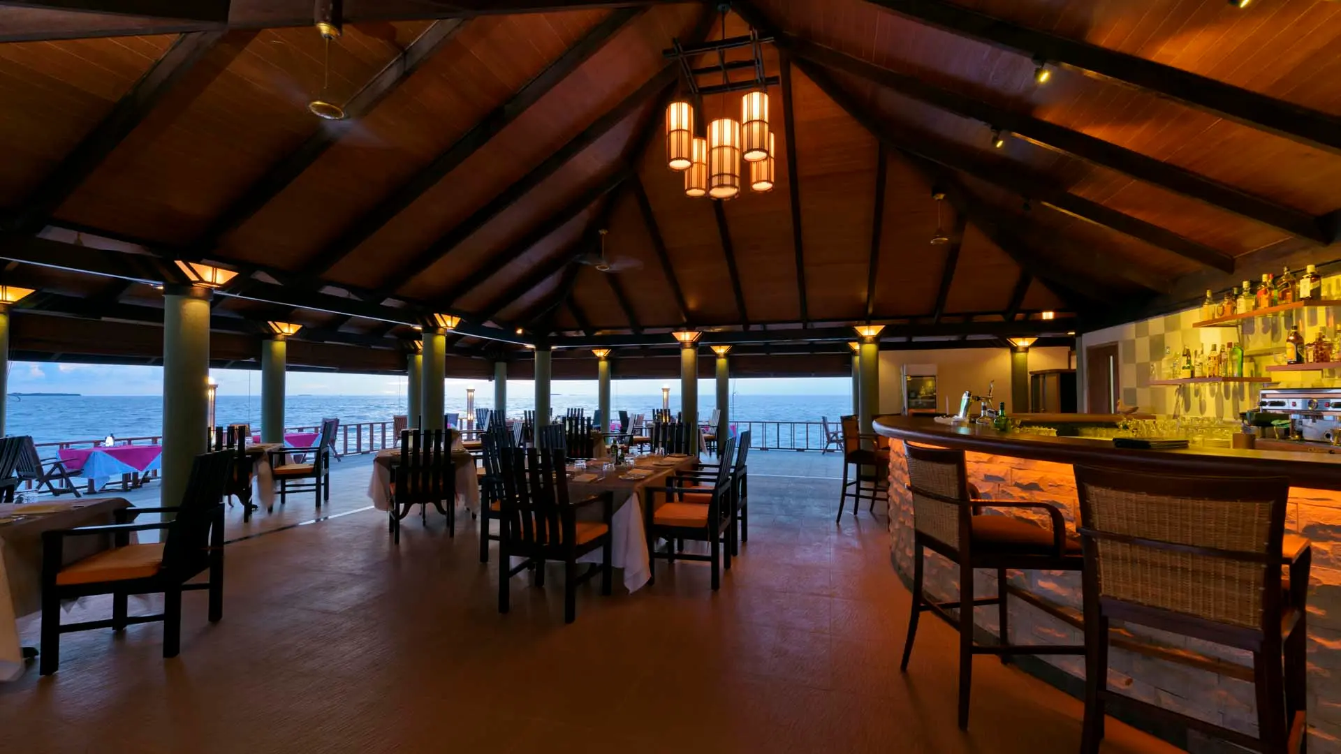 Hotel review Restaurants & Bars' - Paradise Island Resort & Spa - 2