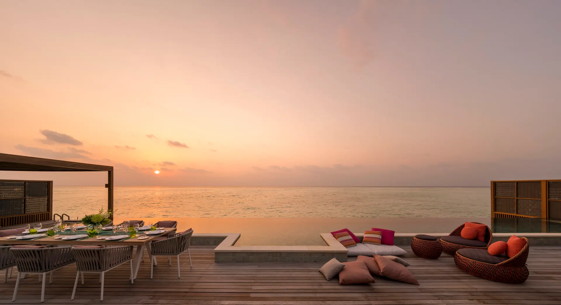 Hotel review Restaurants & Bars' - Four Seasons Resort Maldives at Kuda Huraa - 0
