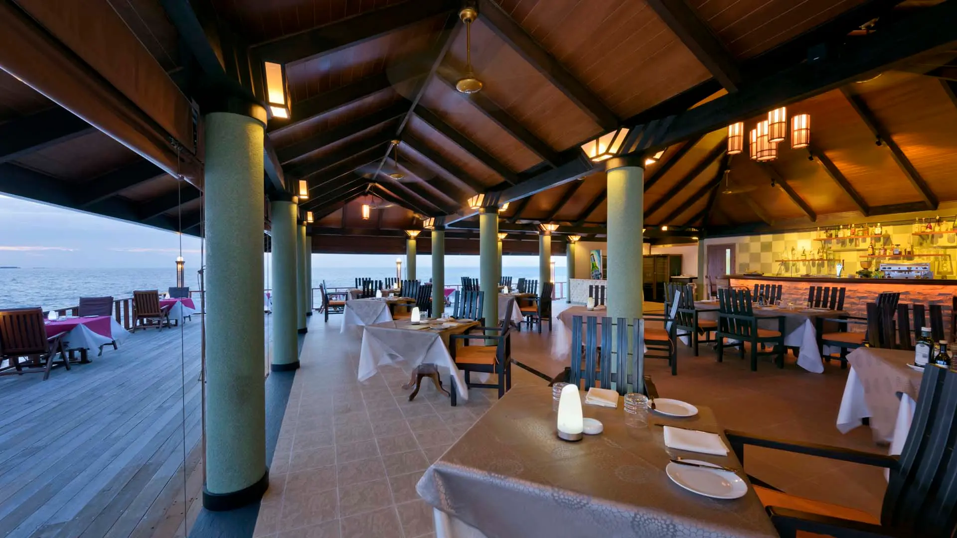 Hotel review Restaurants & Bars' - Paradise Island Resort & Spa - 3