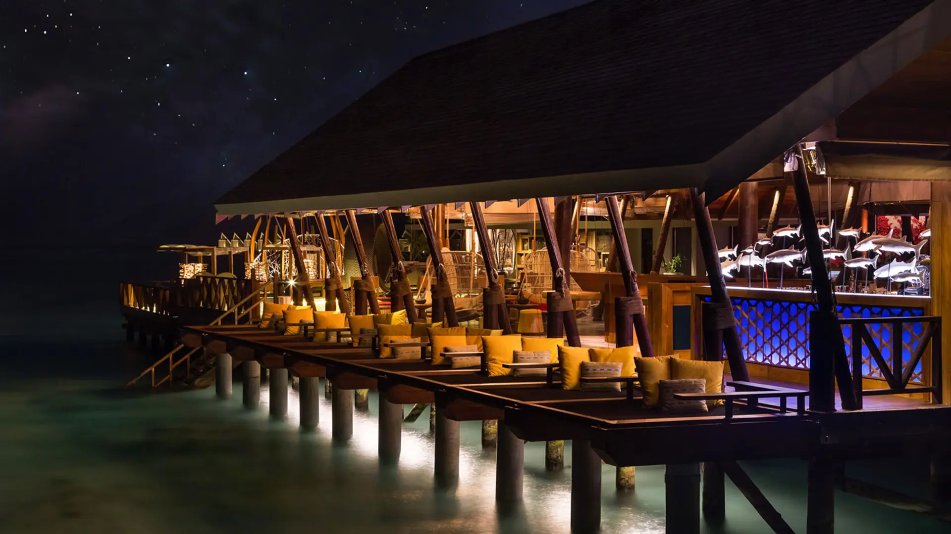 Hotel review Restaurants & Bars' - LUX* South Ari Atoll - 7