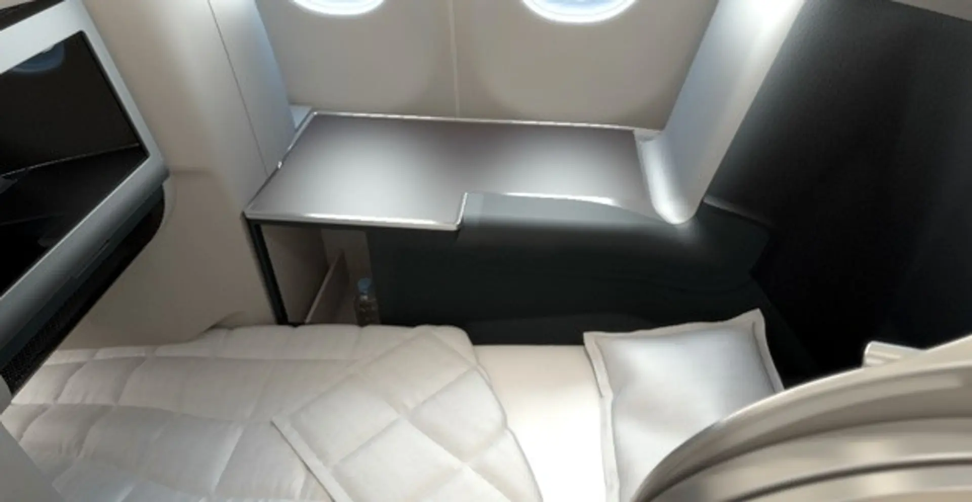 Airline review Cabin & Seat - Malaysia Airlines - 5