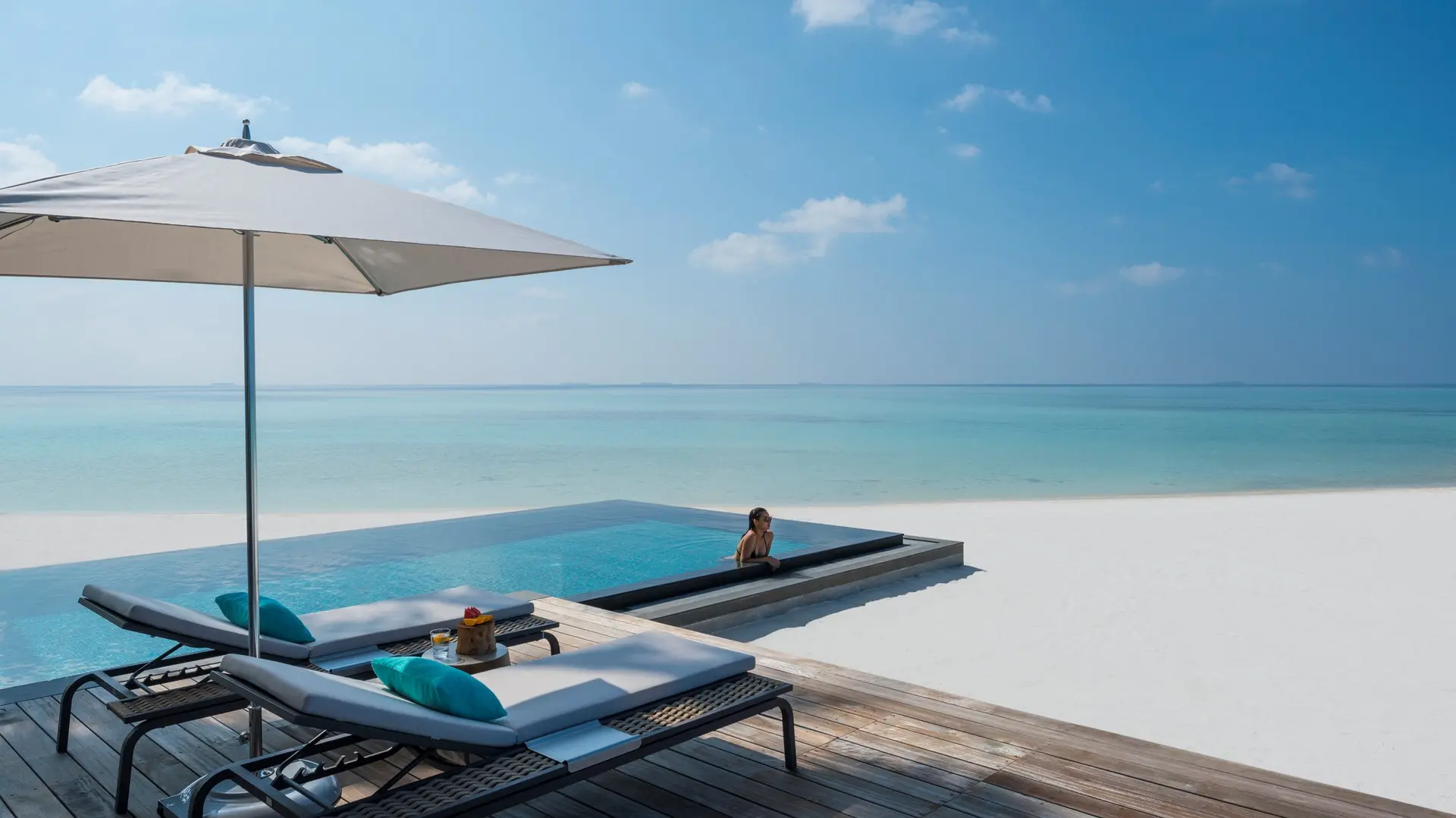 Hotel review Service & Facilities' - Four Seasons Private Island Maldives Voavah - 1