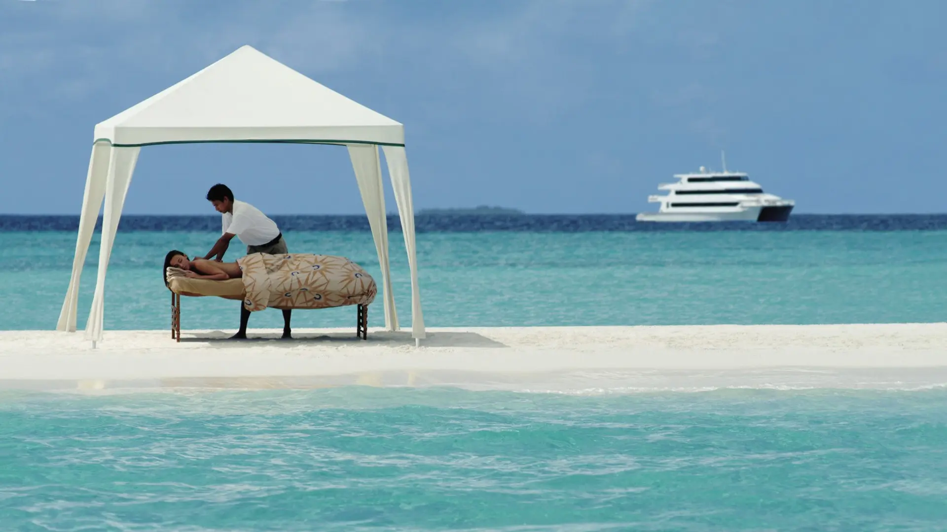 Hotel review Service & Facilities' - Four Seasons Explorer Maldives - 3