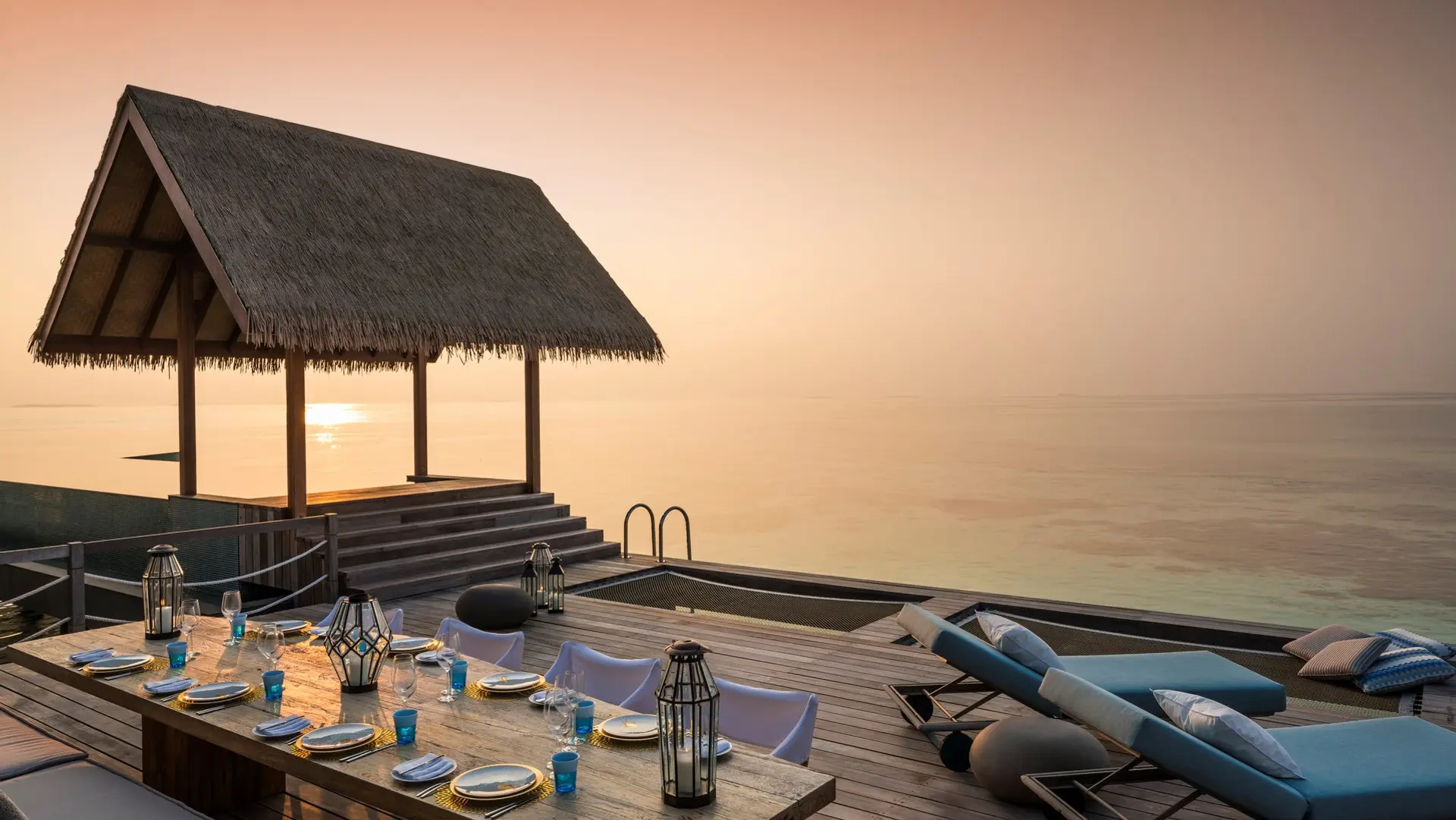 Hotel review Restaurants & Bars' - Four Seasons Private Island Maldives Voavah - 0