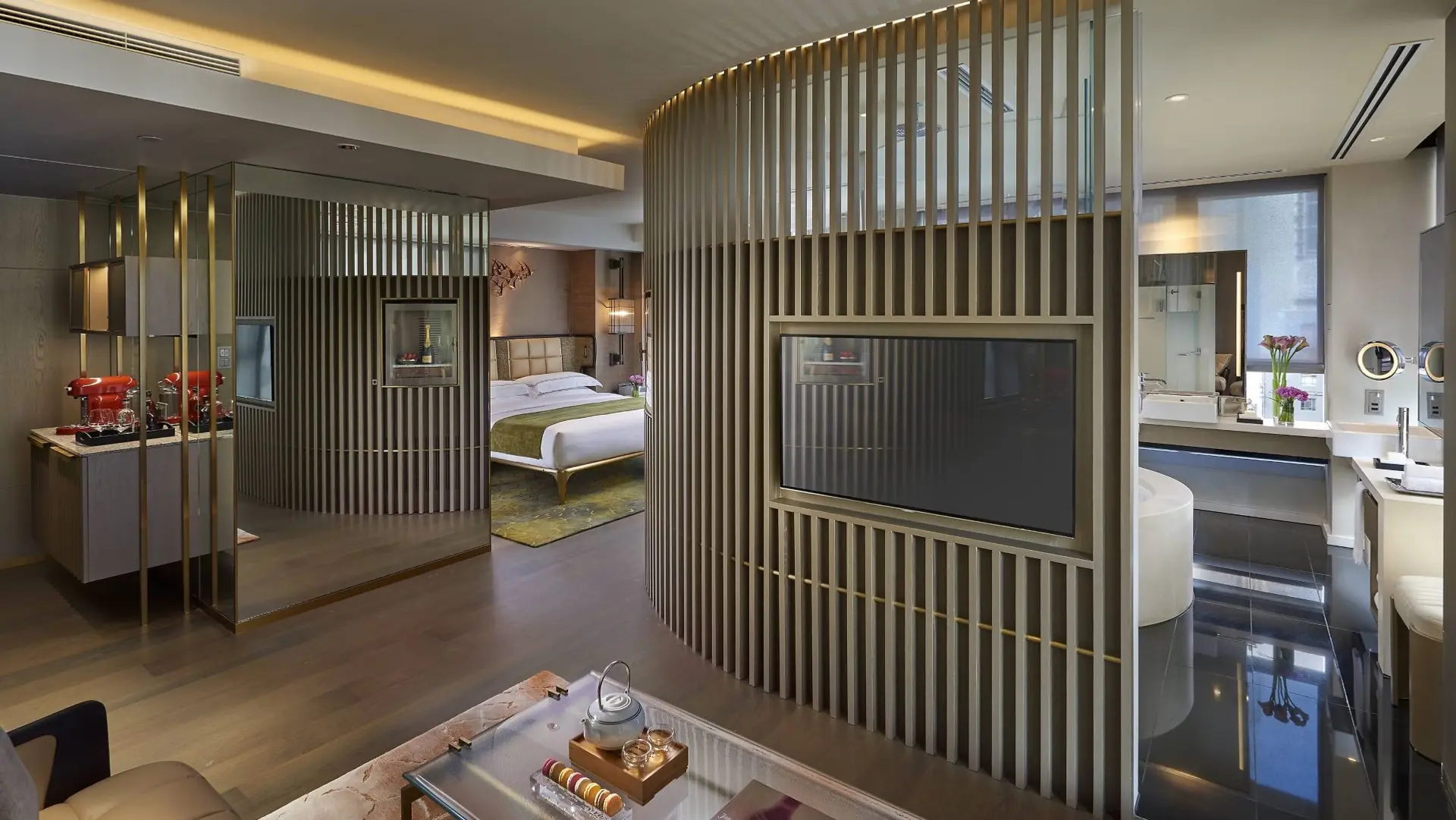 Hotel review Accommodation' - The Landmark Mandarin Oriental Hong Kong - 0