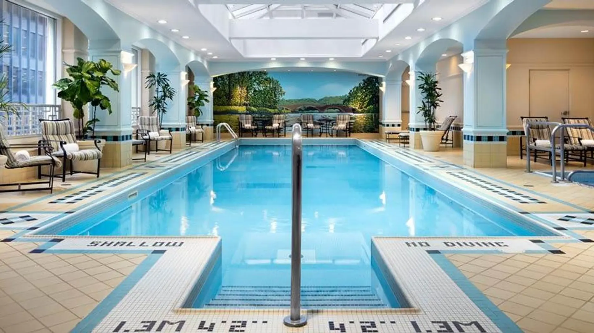Fairmont_Royal_YORK_Toronto-pool.jpg