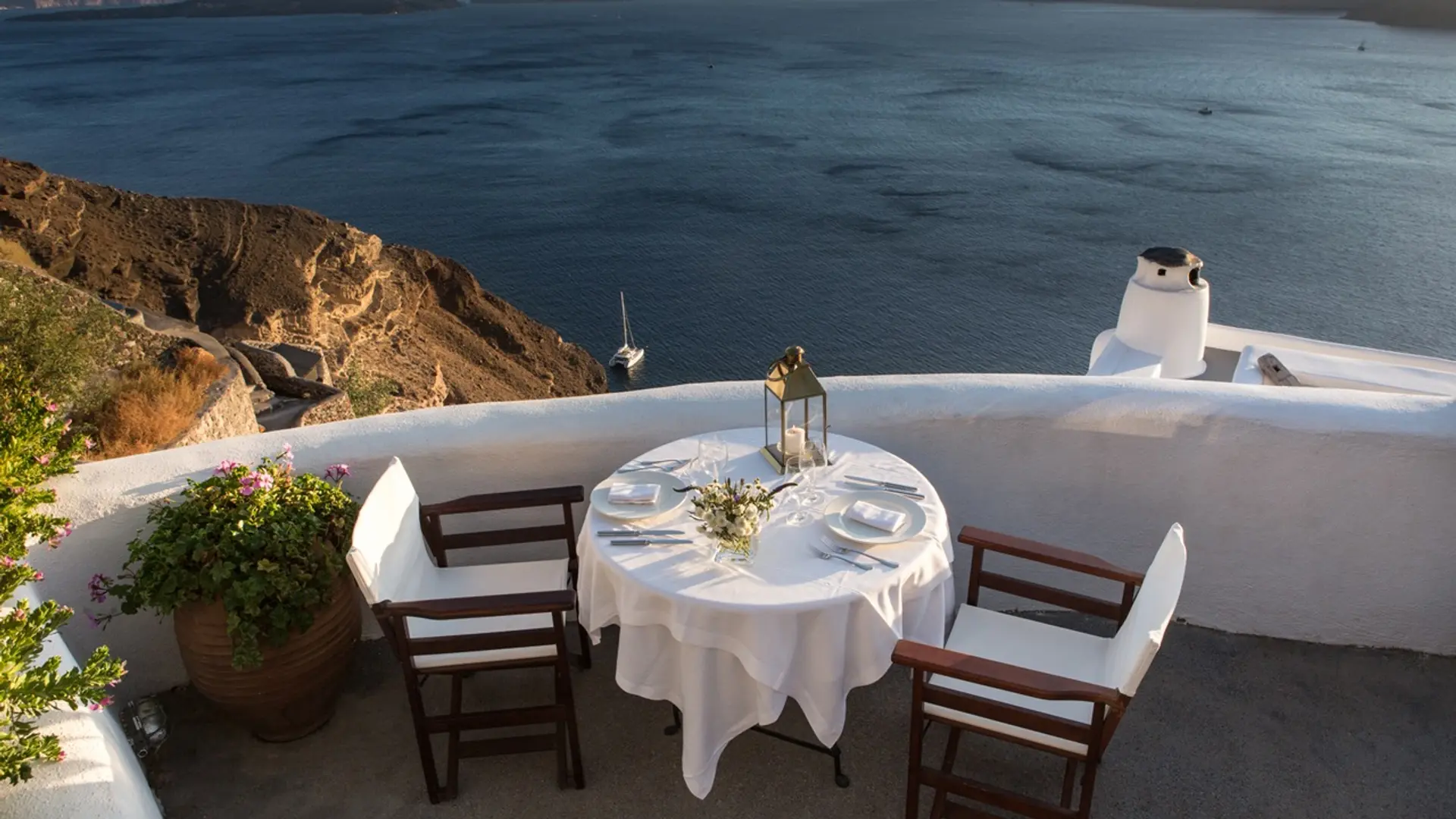 Hotels Toplists - 10 Best Luxury Hotels in Santorini