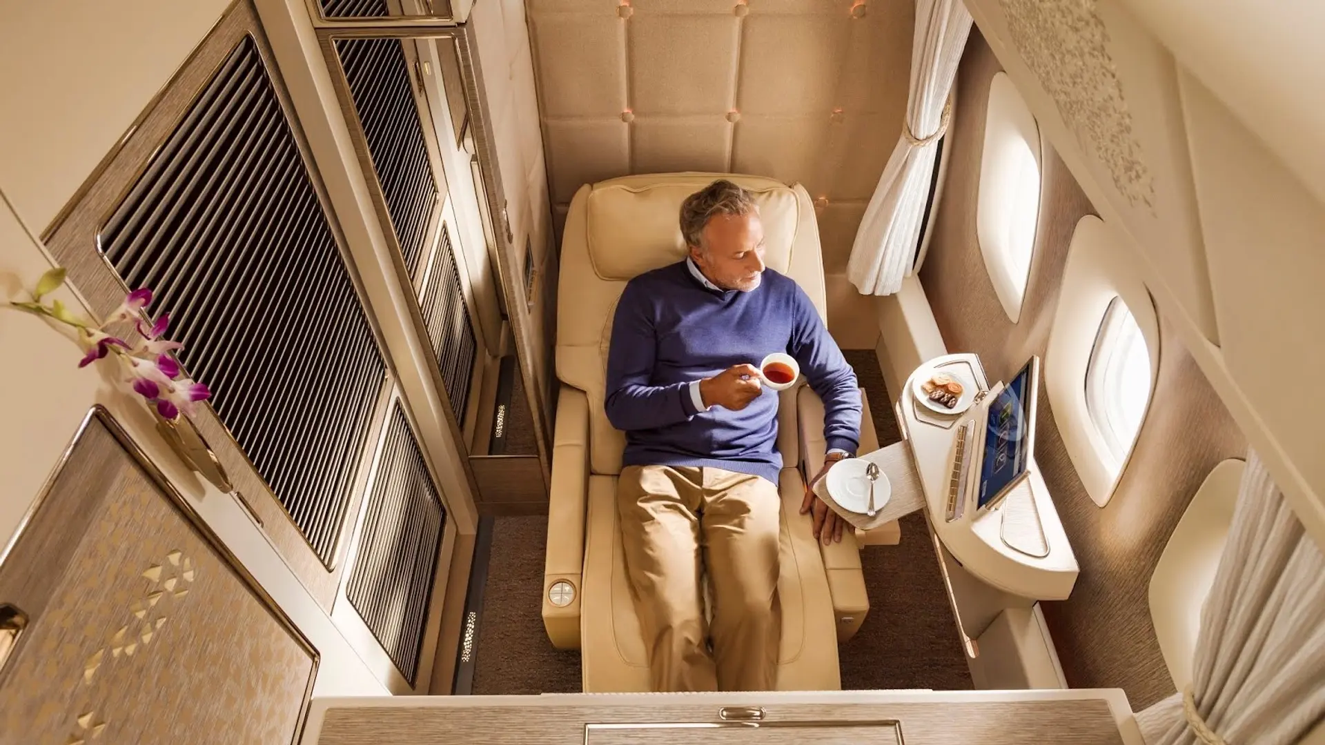 Airline review Cabin & Seat - Emirates - 6
