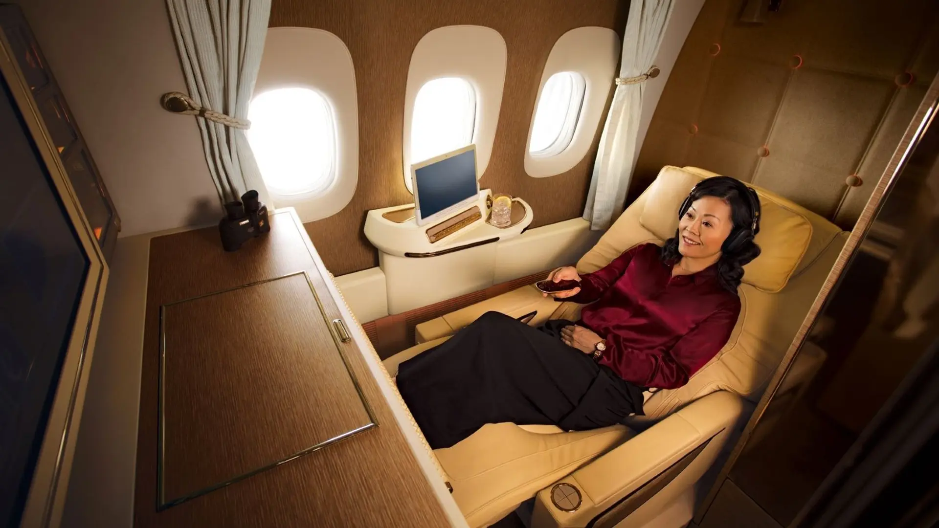 Airline review Cabin & Seat - Emirates - 8