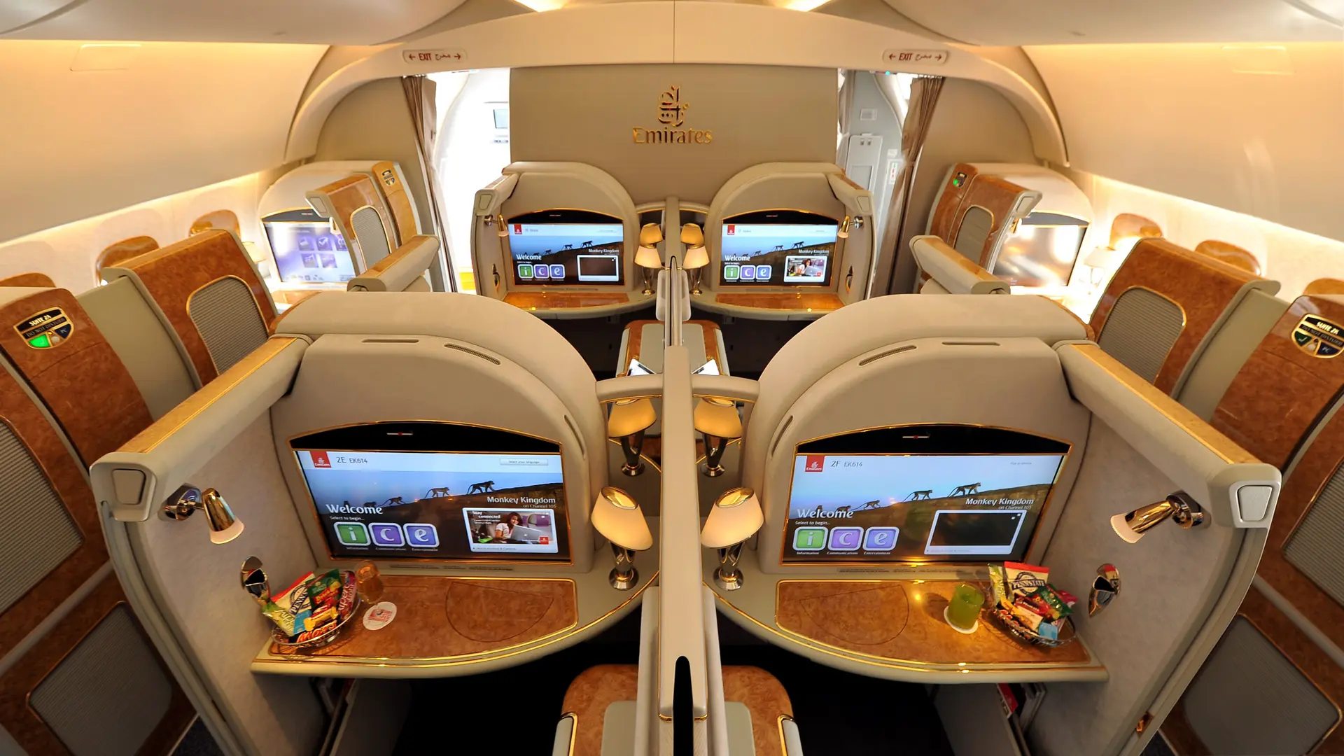 Airline review Cabin & Seat - Emirates - 1