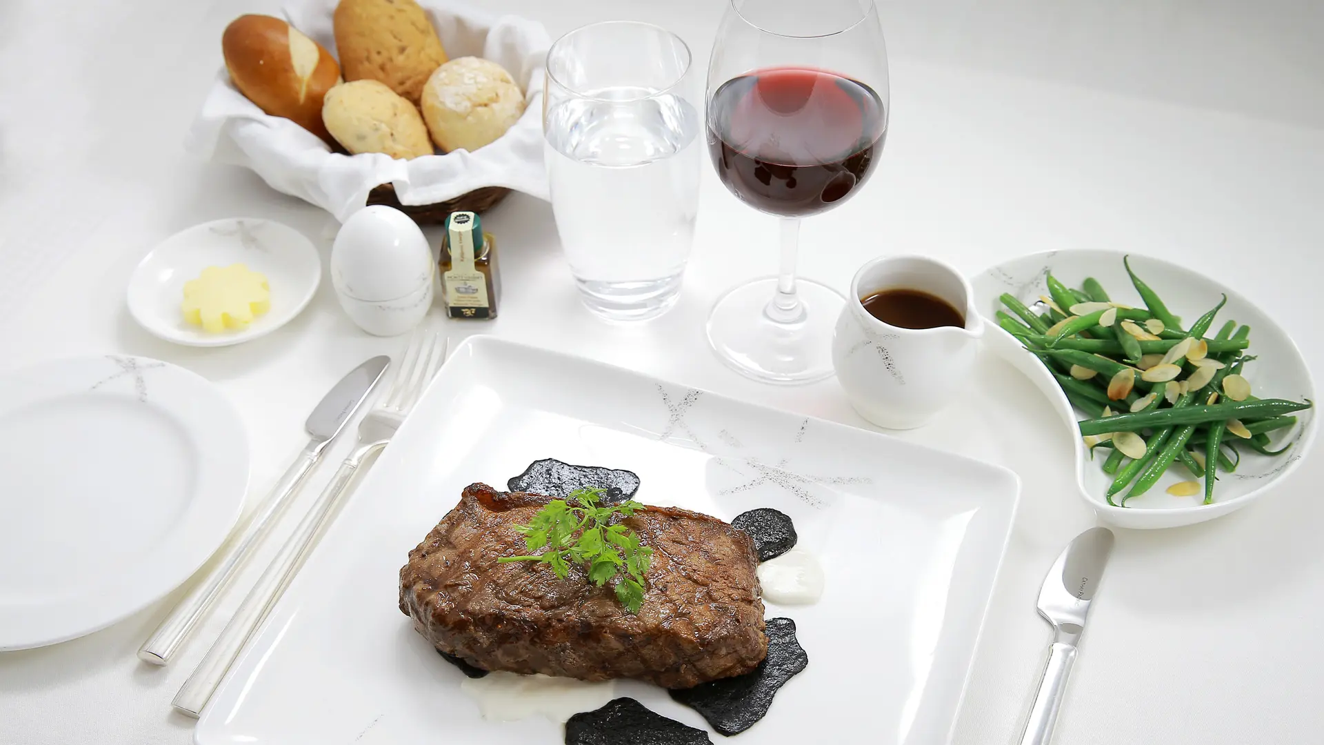 Airline review Cuisine - Cathay Pacific - 4