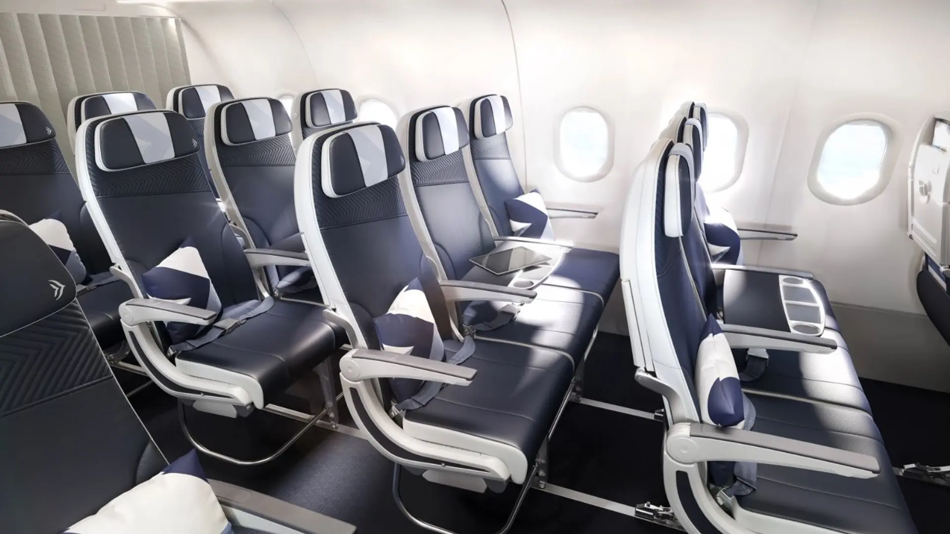 Airline review Cabin & Seat - Aegean Airlines - 1