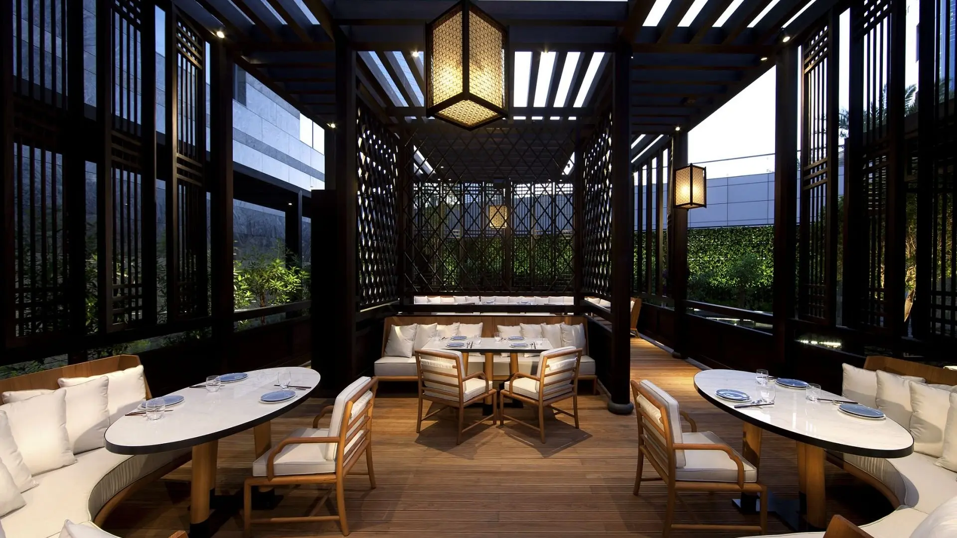 Hakkasan resturant in dubai with black walls and tree chairs