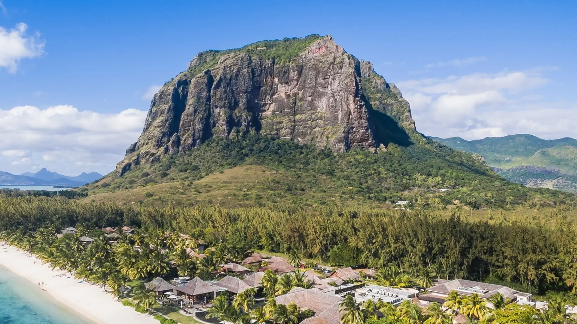 Hotel review Location' - LUX* Le Morne - 0