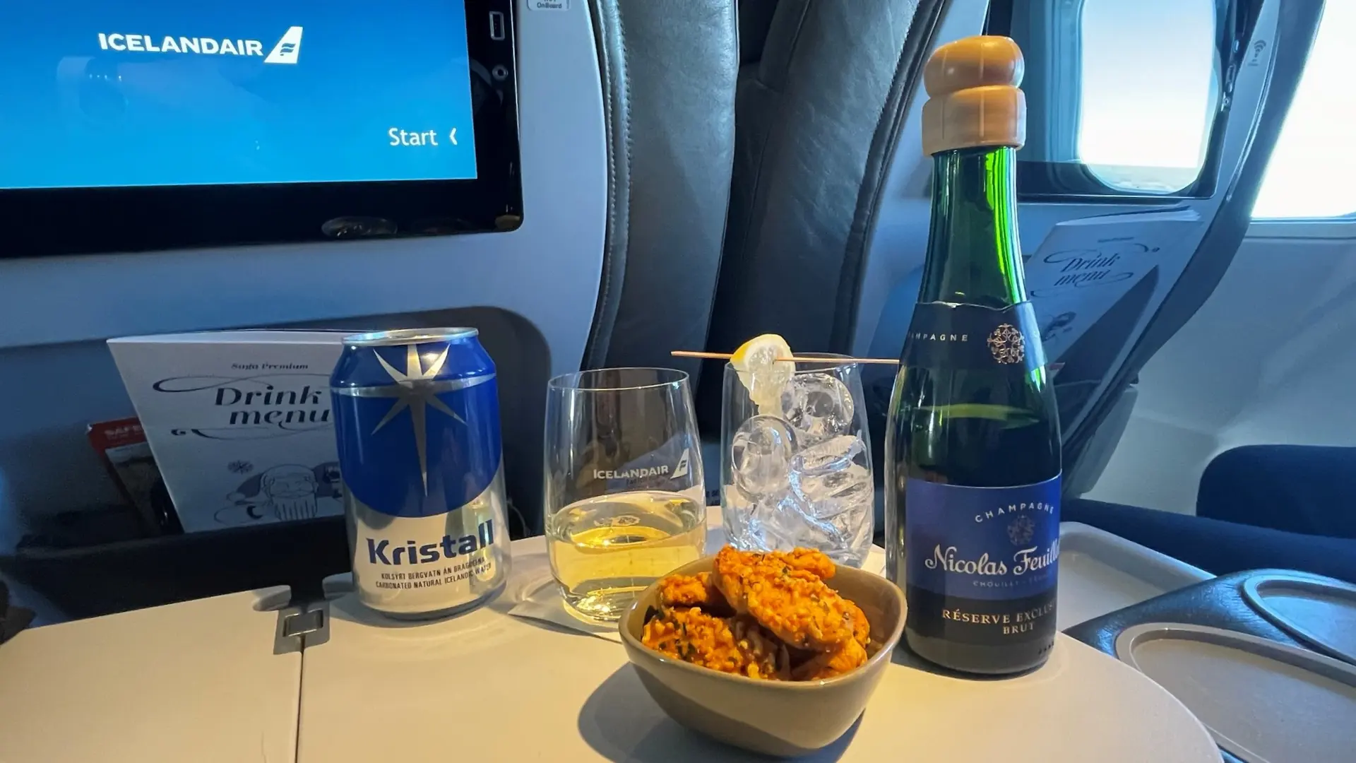 Airline review Beverages - Icelandair - 6