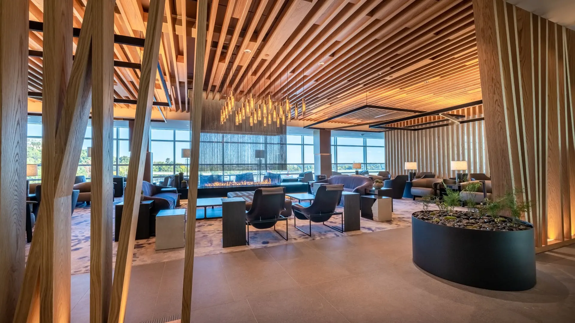 Airlines News - AA First Class lounge returns to London Heathrow T3