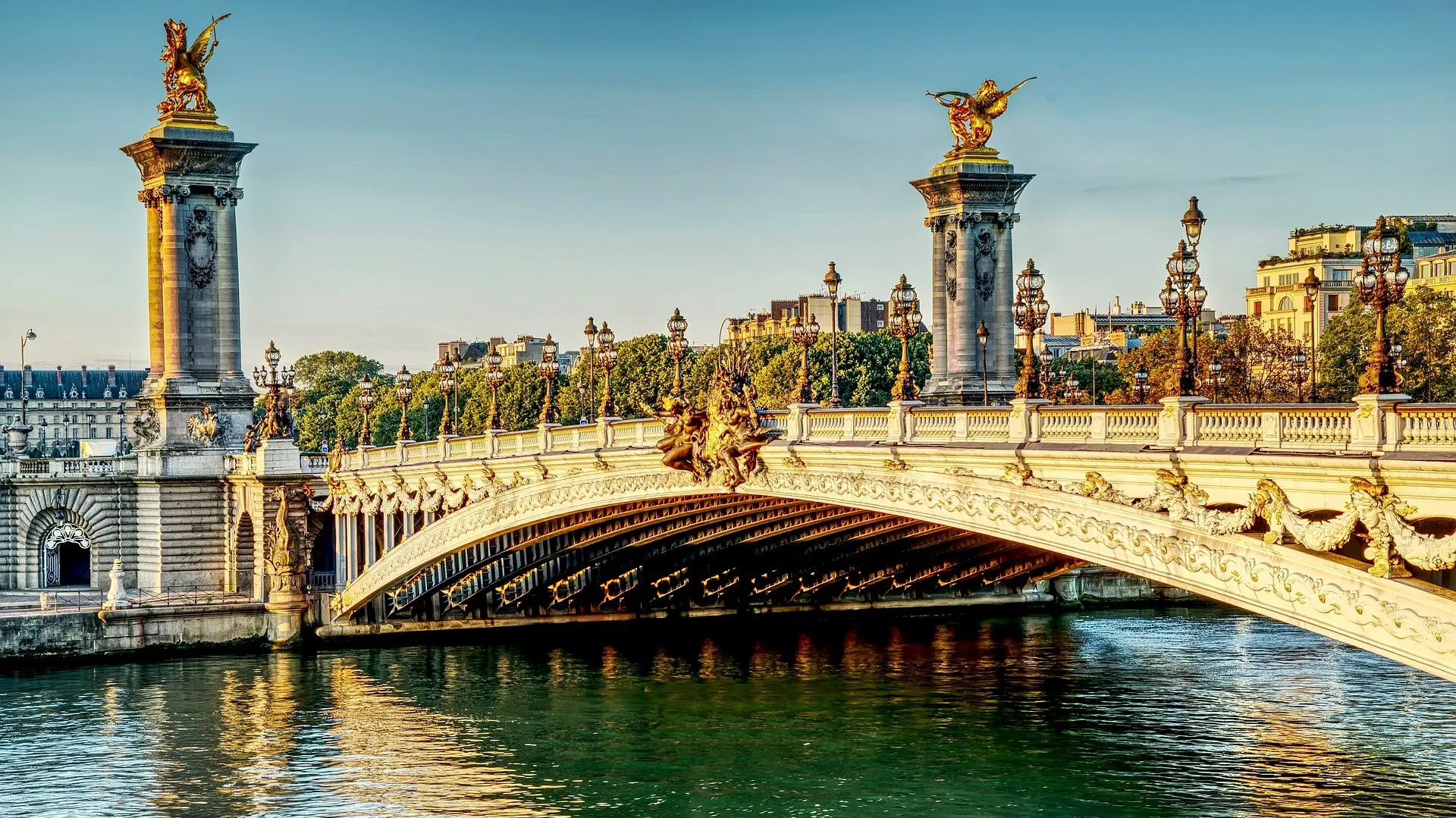 Lifestyle Toplists - Emily in Paris - her guide to the City of Light