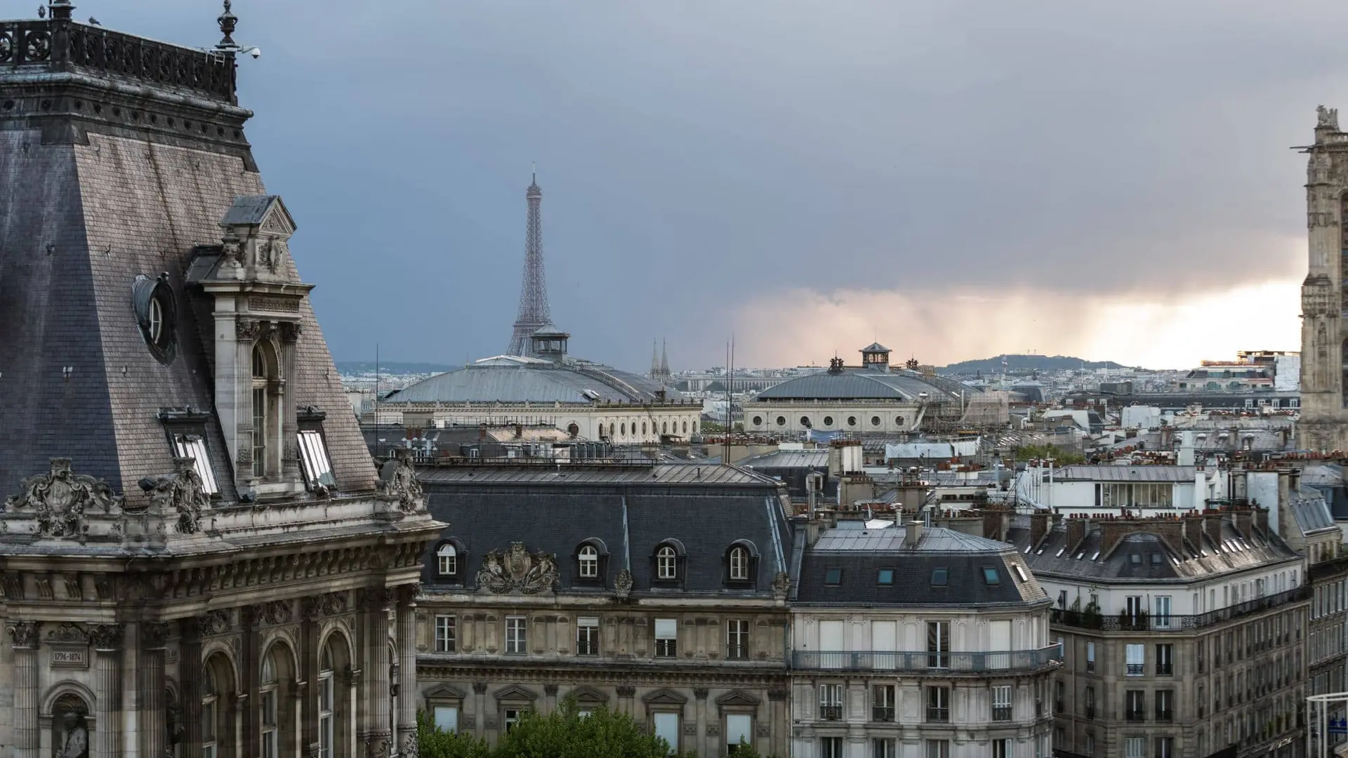 Destinations Toplists - 9 Best Rooftop Bars in Paris