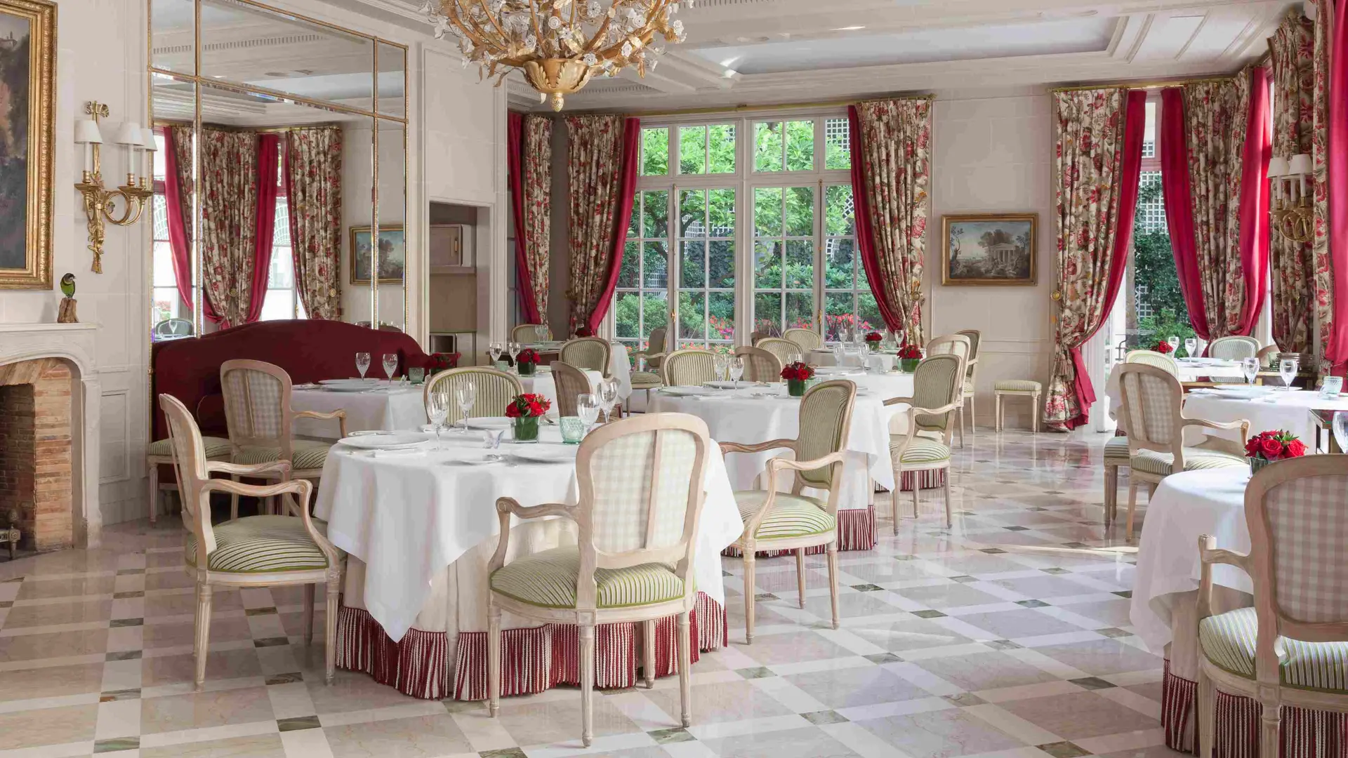 Hotel review Restaurants & Bars' - Le Bristol Paris - 1