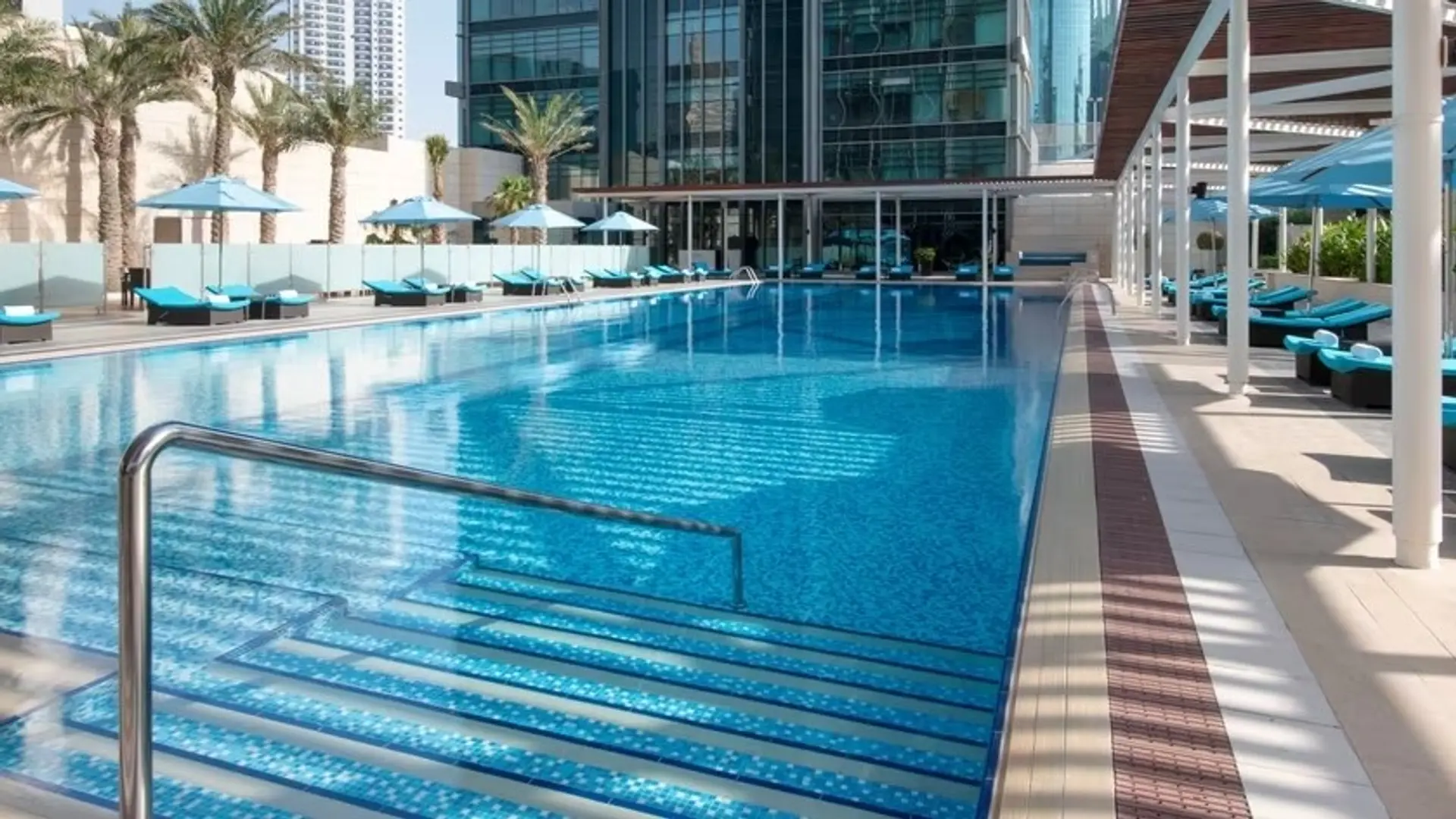 JW Marriott Marquis City Center Doha's swimming pool