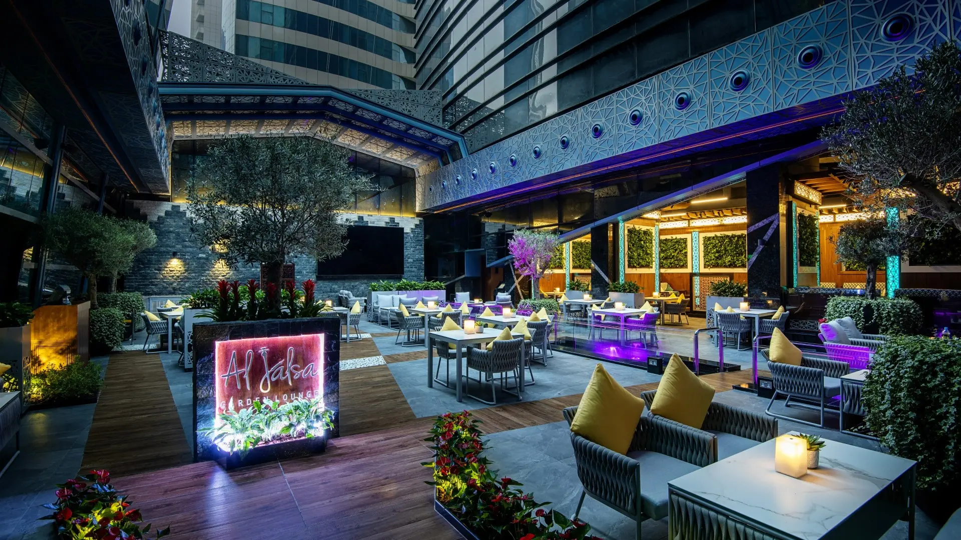 al jalsa garden lounge at InterContinental Doha Beach & Spa